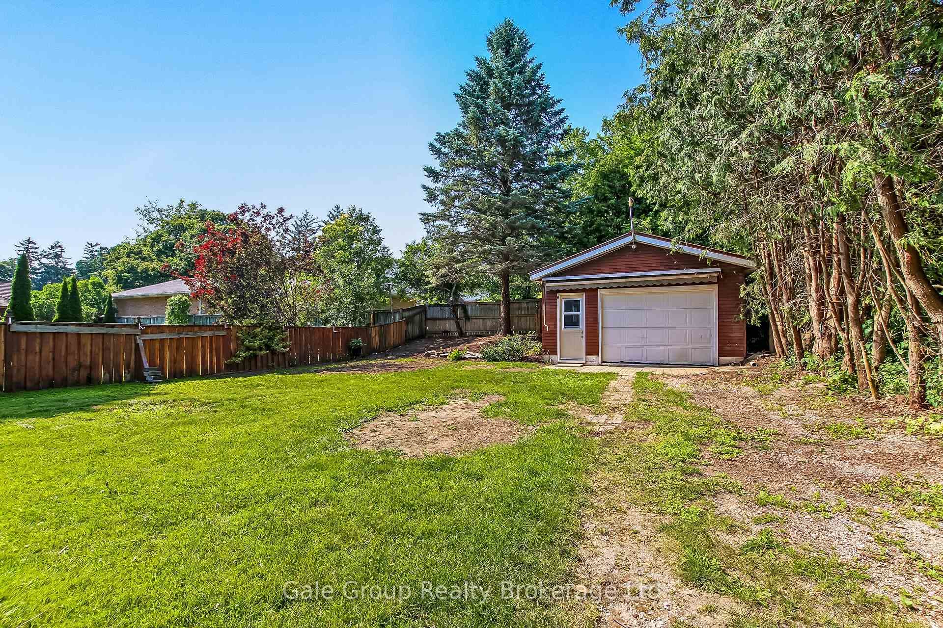 457 Brant Street photo 4