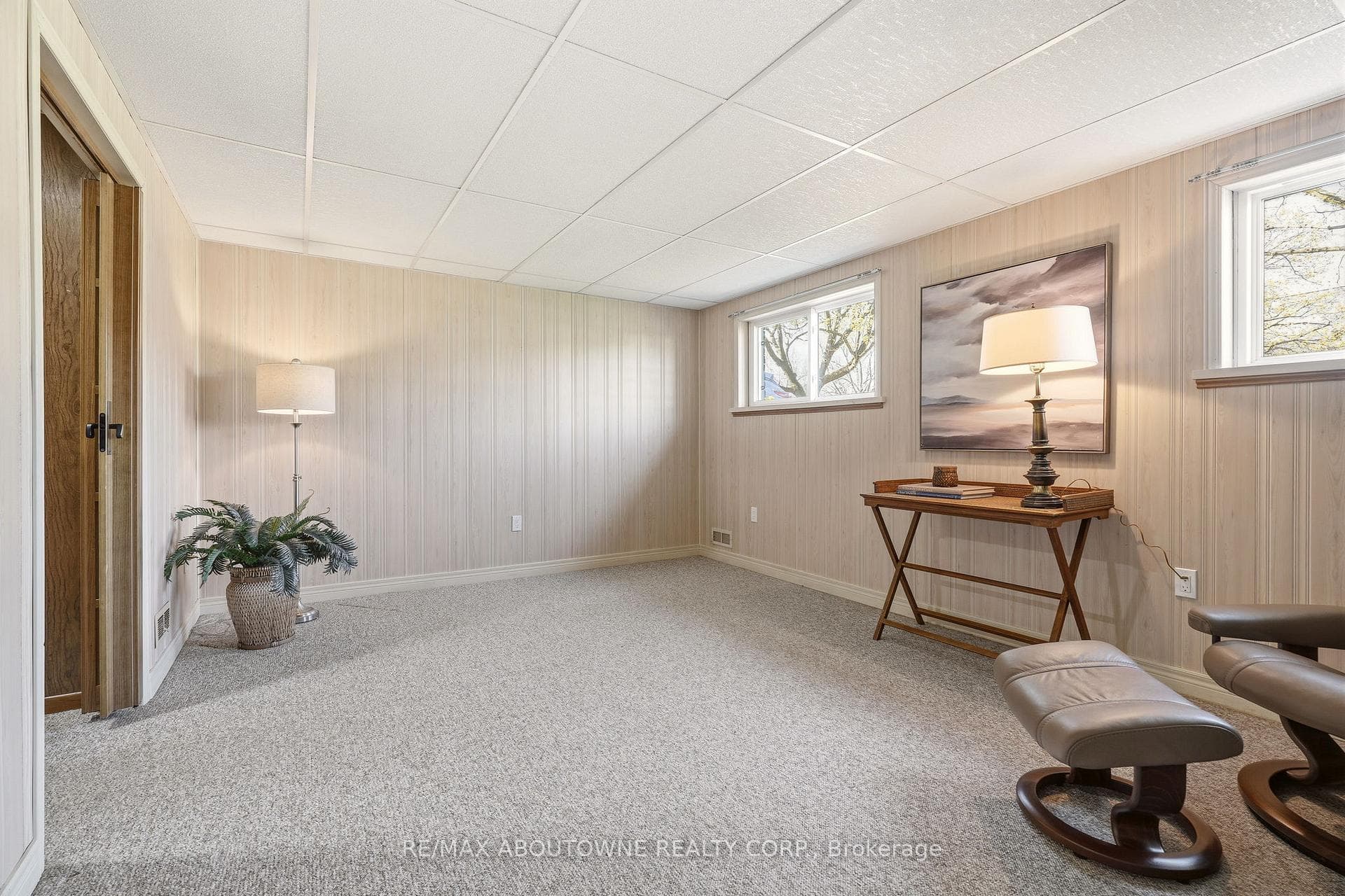 671 Woodview Road photo 34