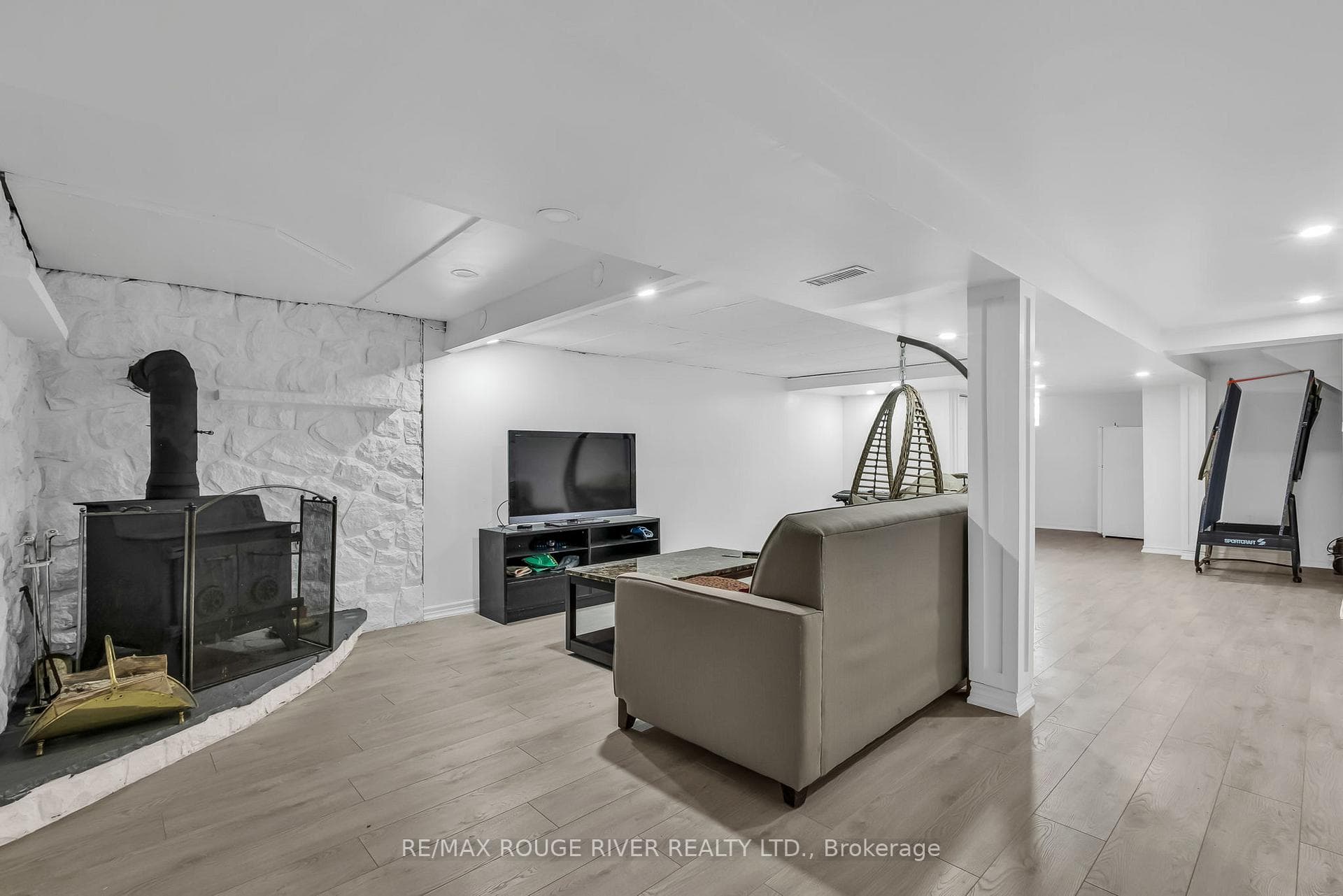 5482 lakeshore Drive photo 12