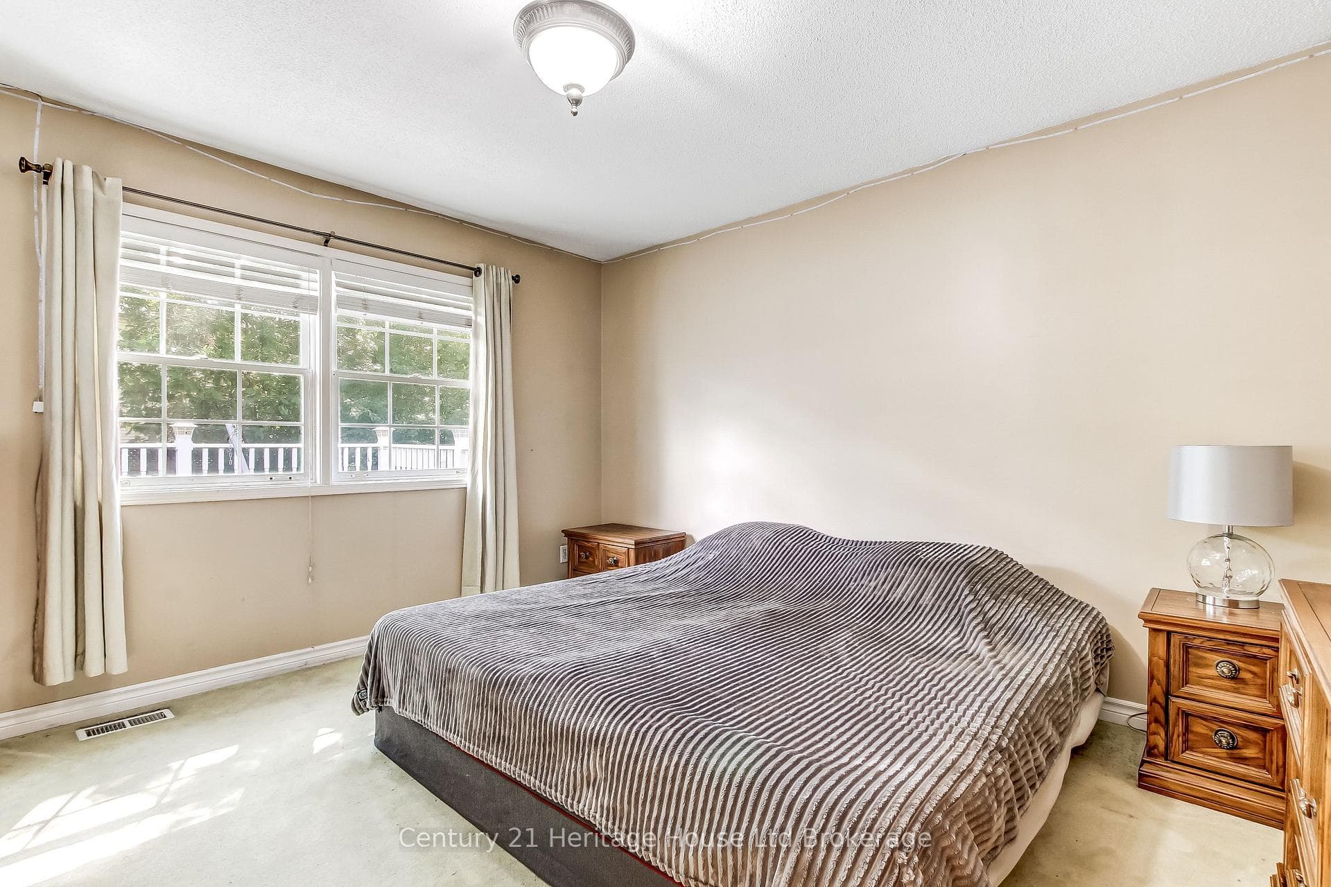 84 Anderson Street photo 10