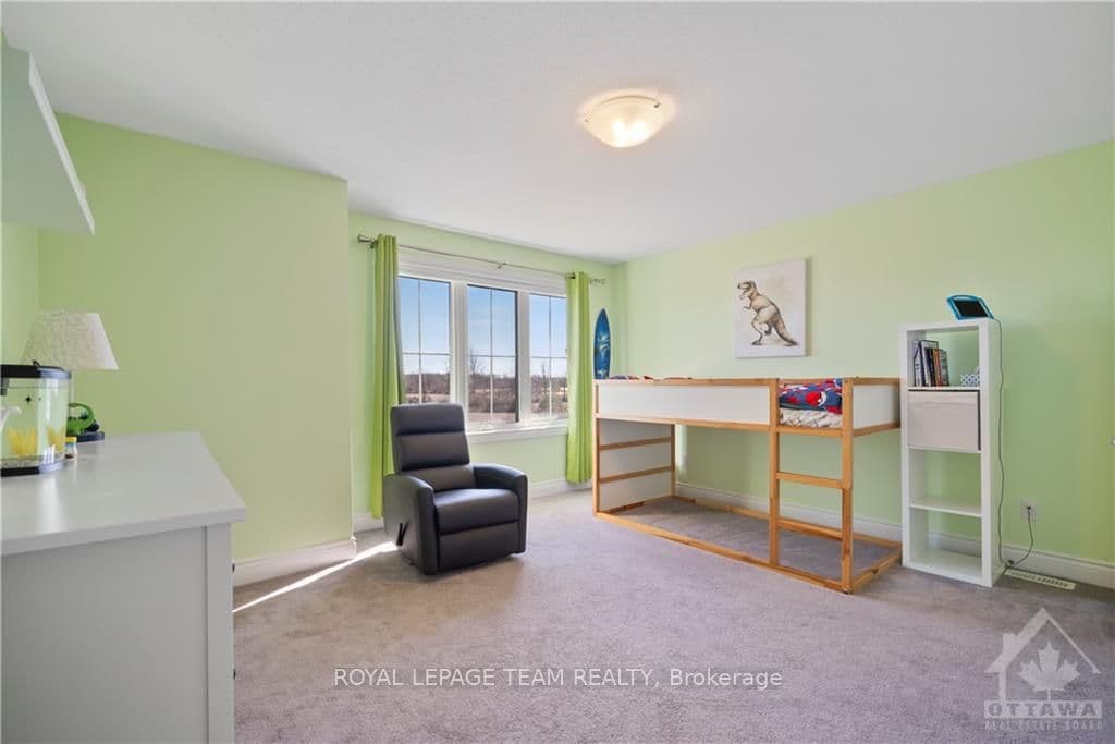 857 PERCIVAL Crescent photo 20