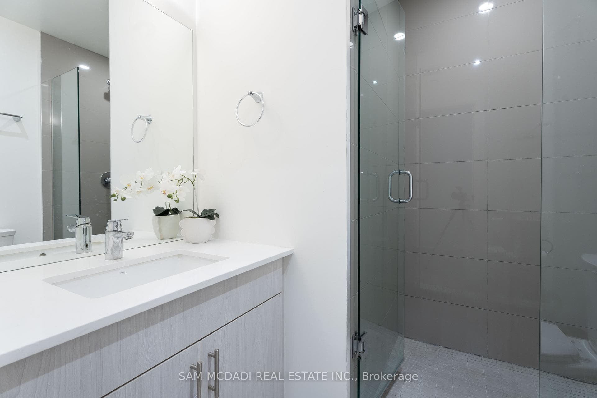 365 Beech Avenue Unit 210 photo 17
