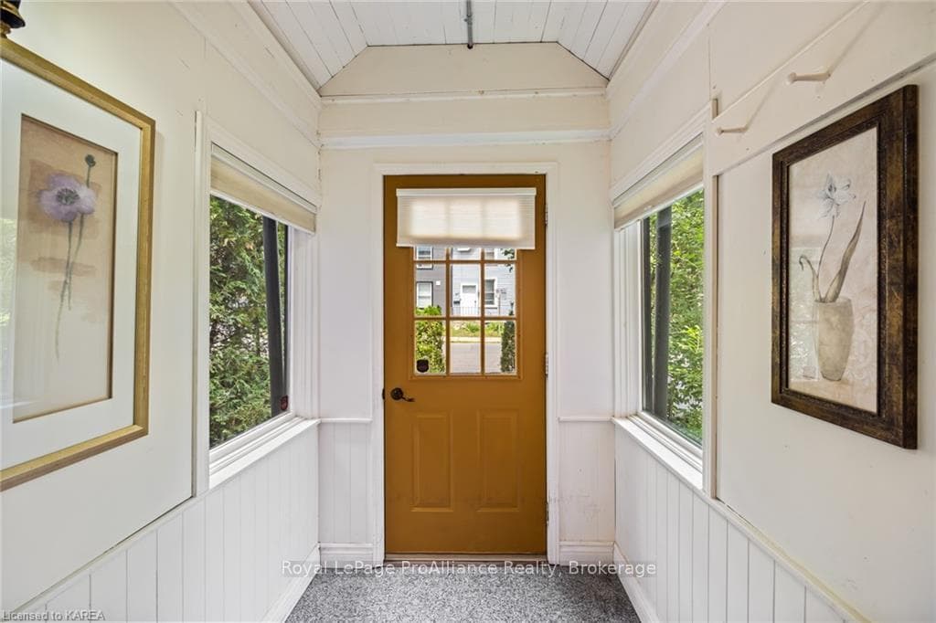 46 ORDNANCE Street photo 5