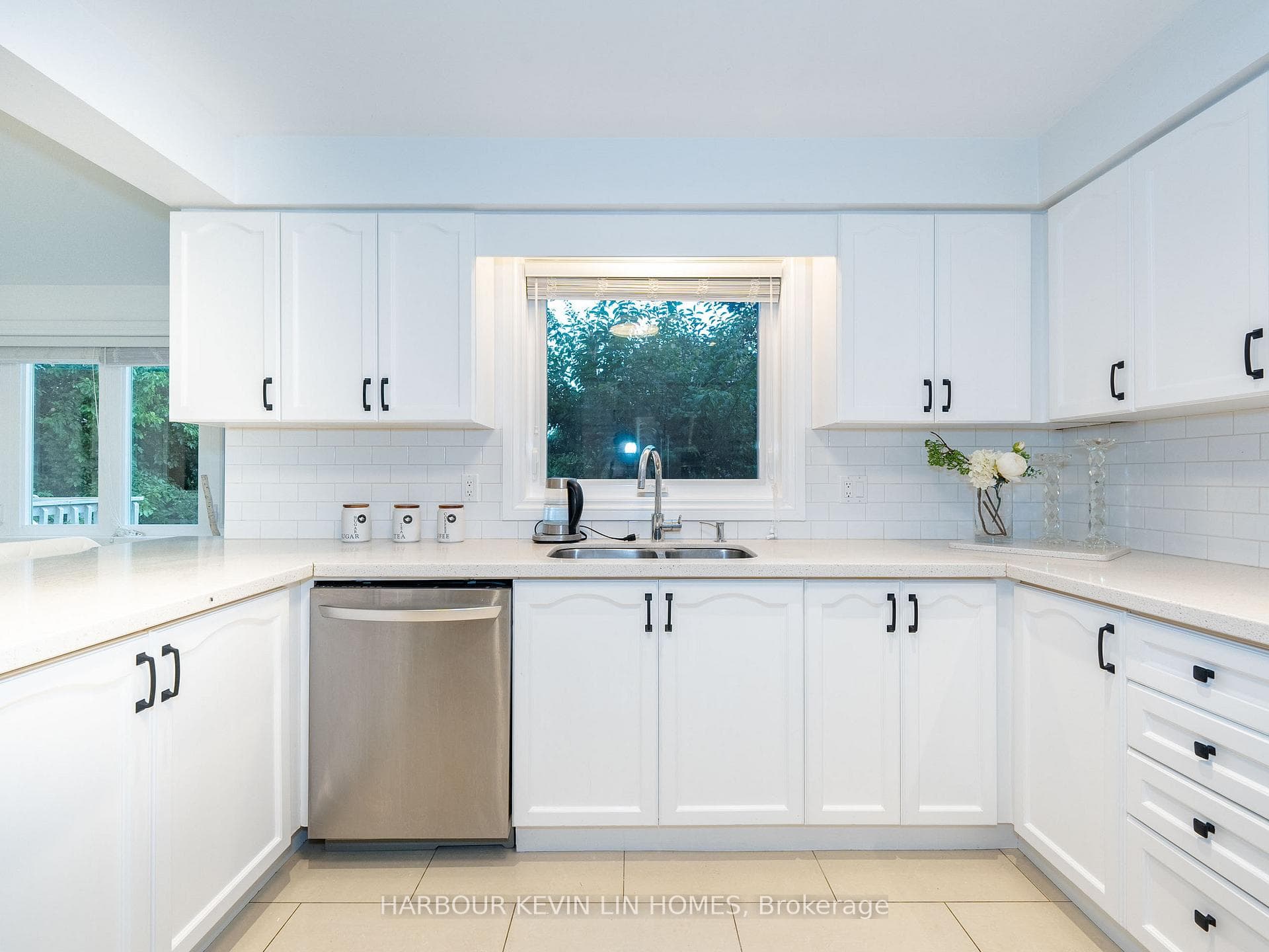 17 Lisa Crescent photo 14
