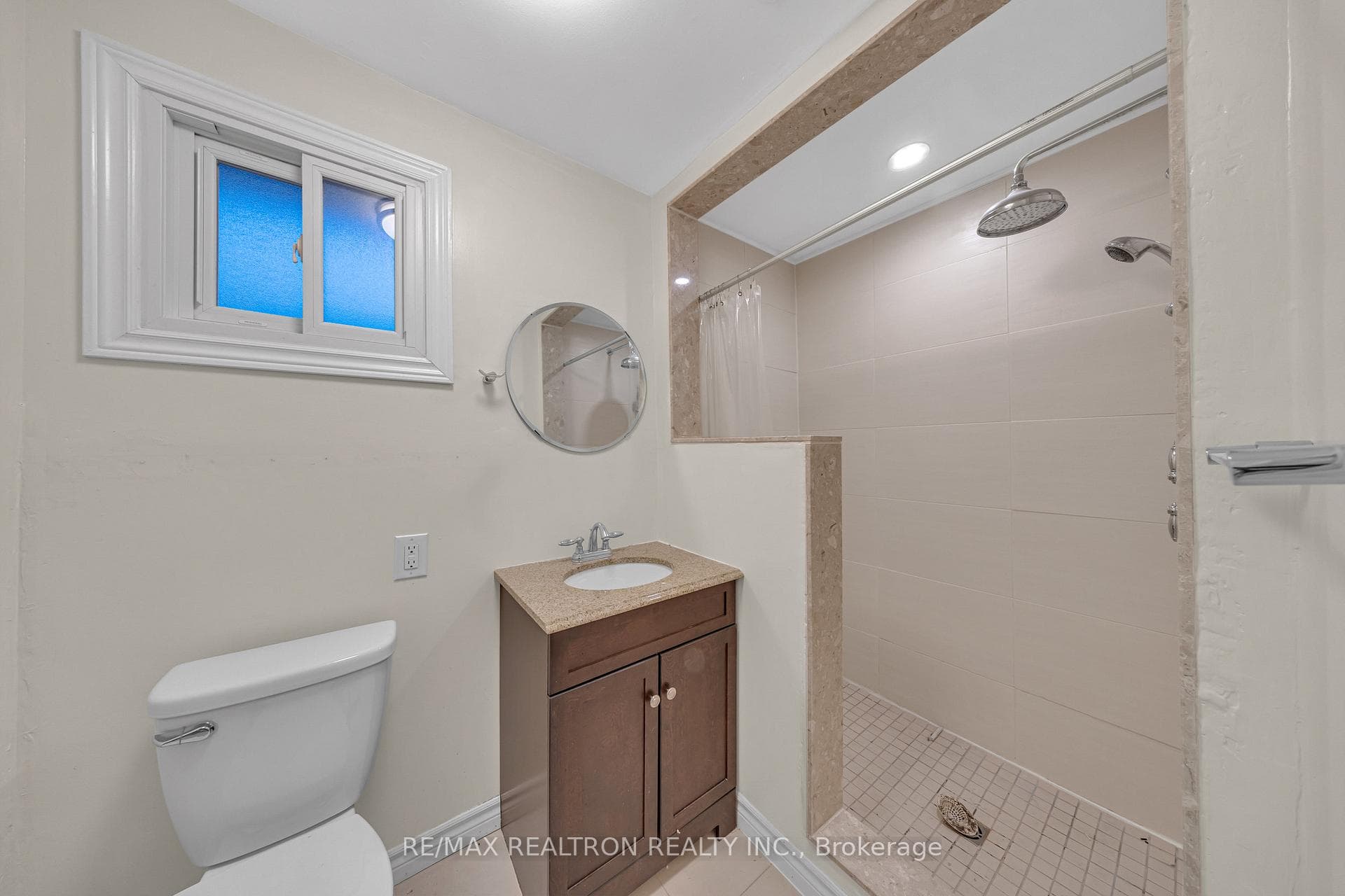 15 Pipers Green Avenue photo 12