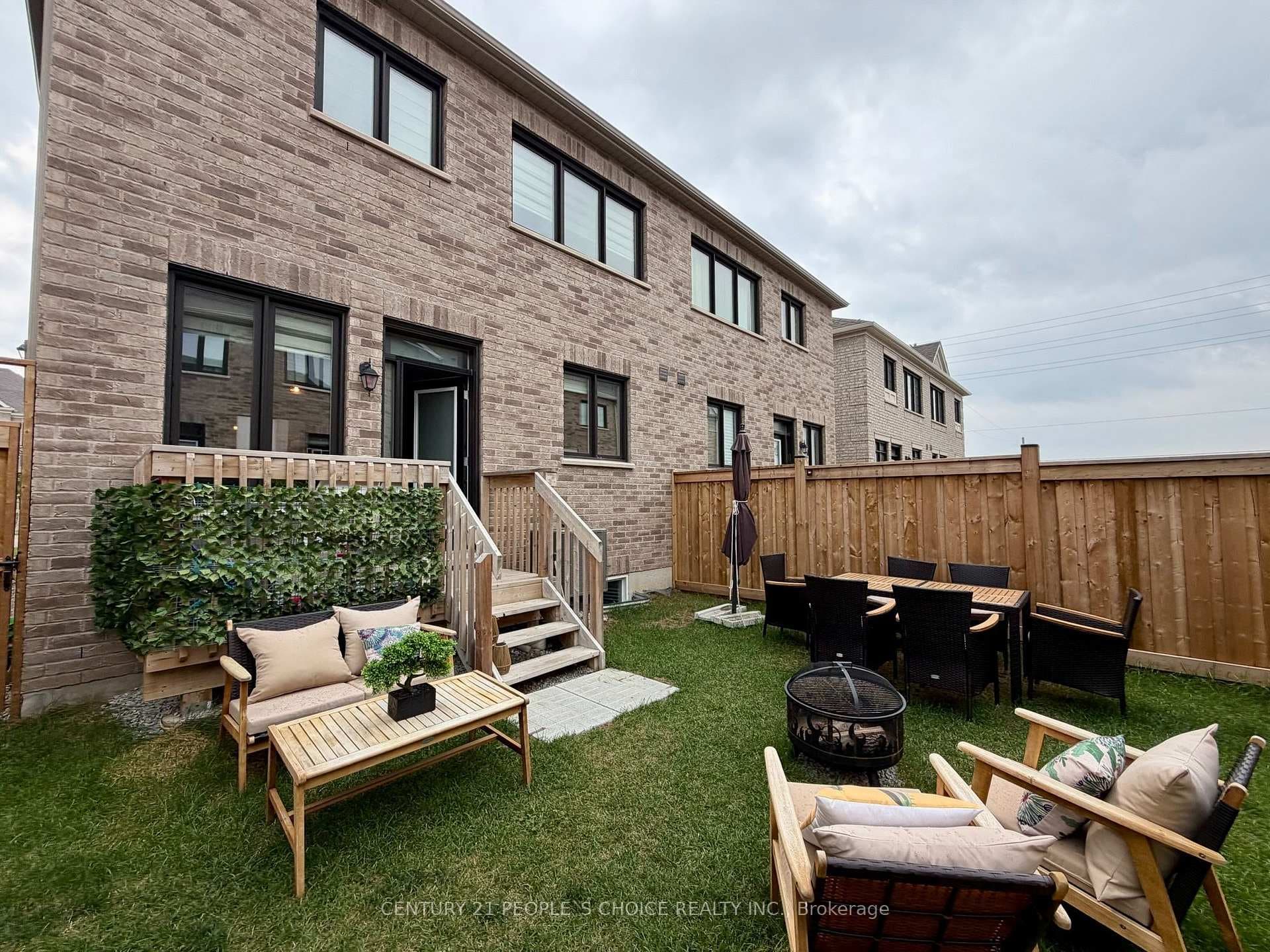 487 Bergamot Avenue photo 30
