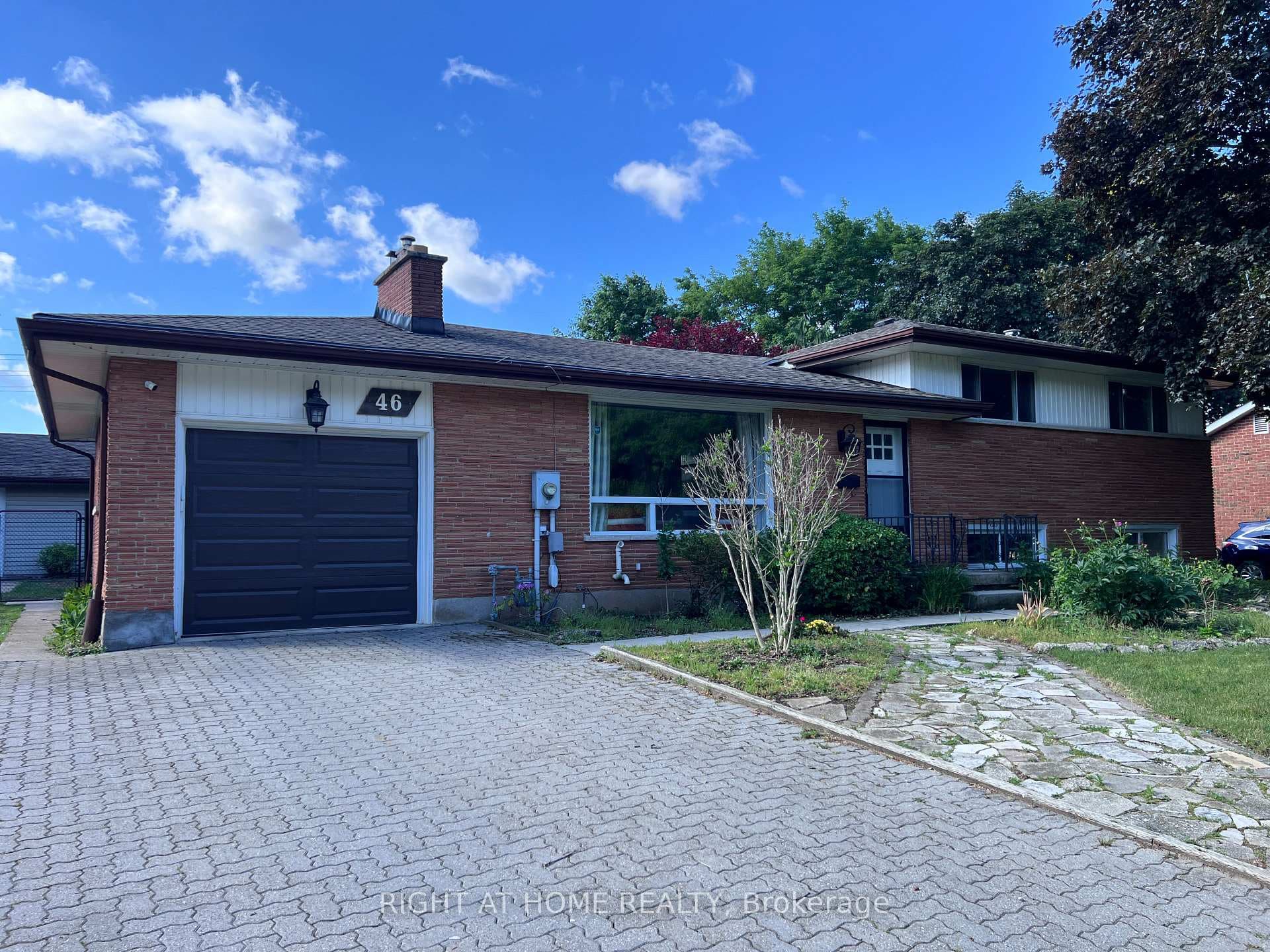 46 Radcliffe Crescent photo 1