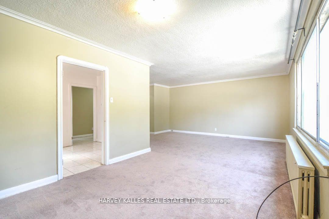 90 Trethewey Drive photo 3