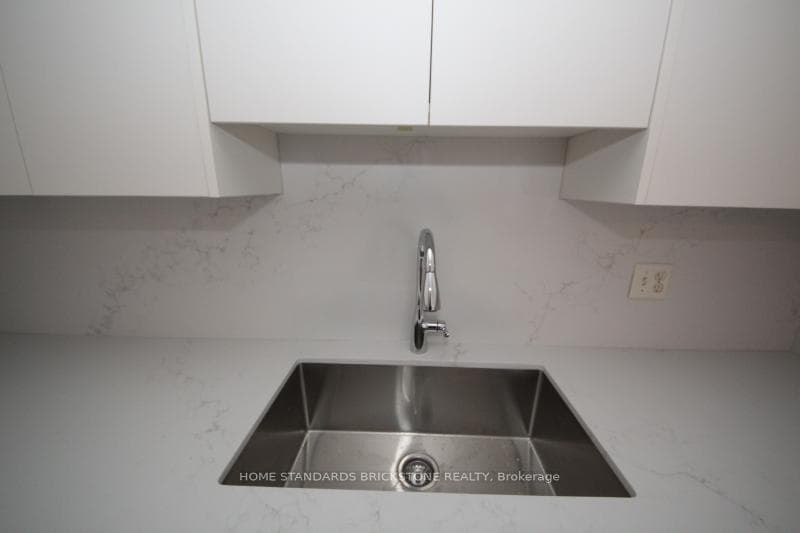 700 Erinbrook Drive Unit 10 photo 9