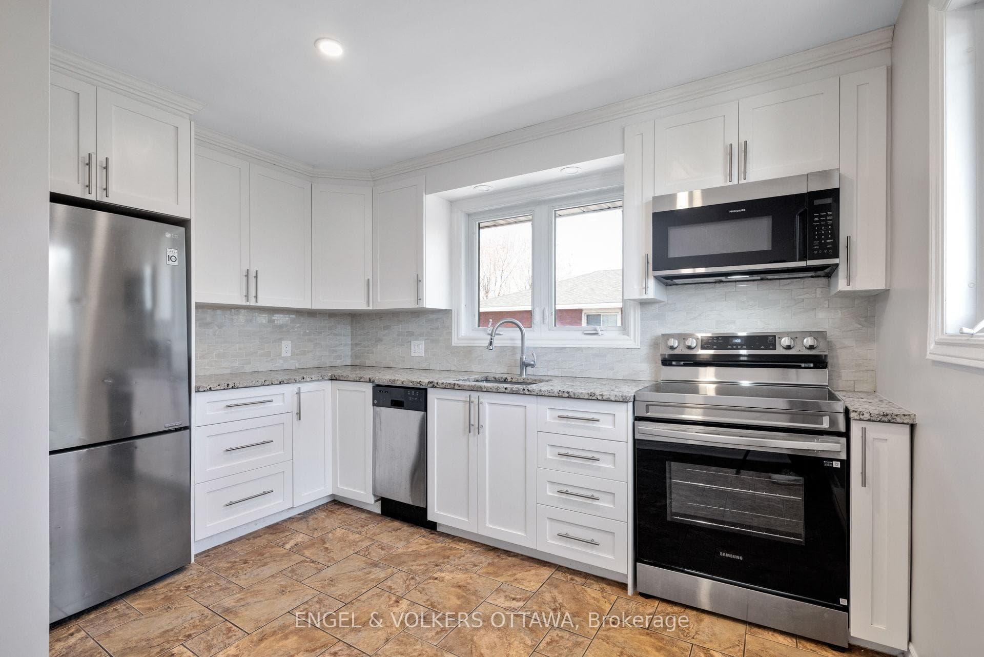 1311 S Avenue photo 36