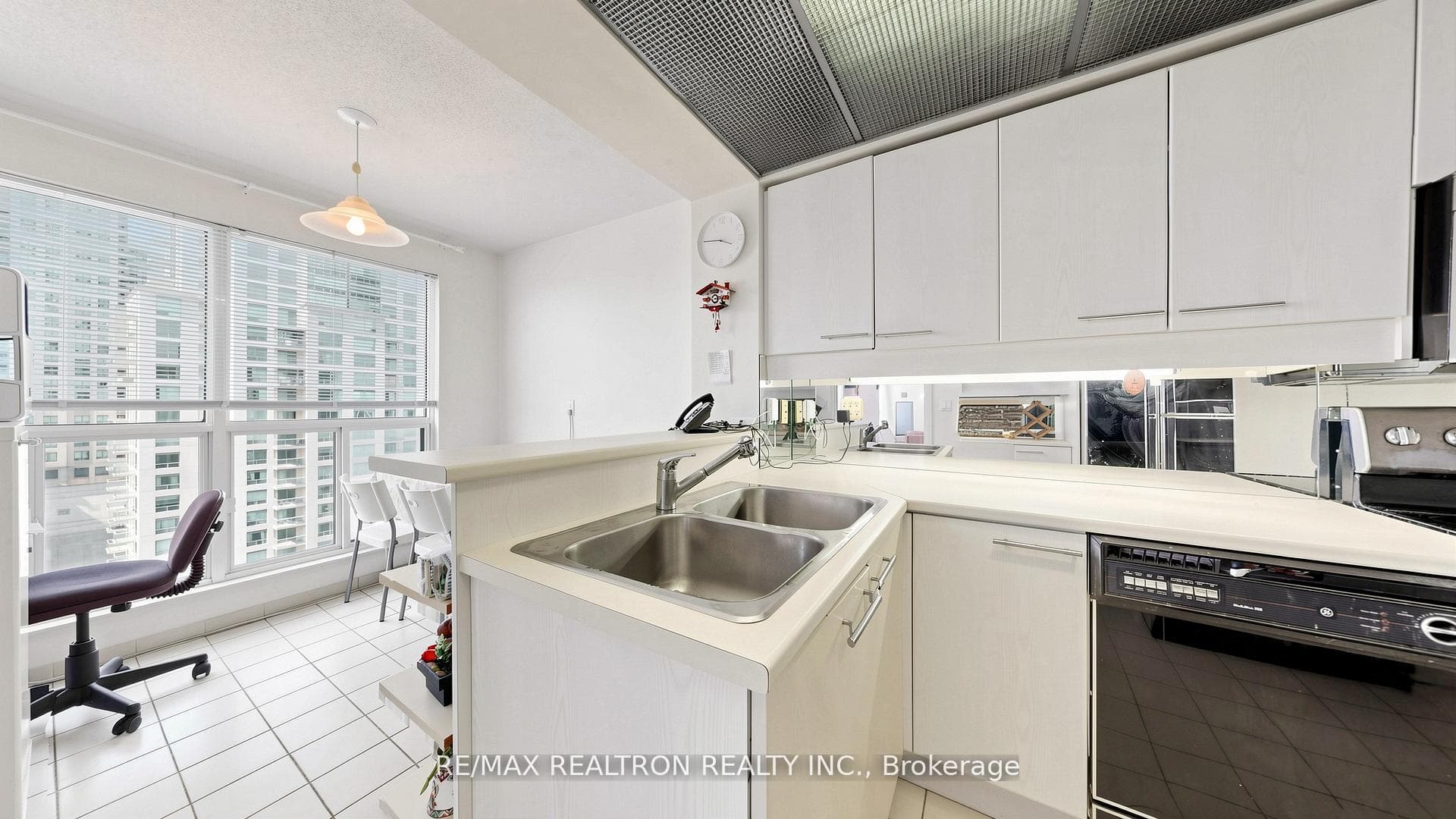 18 Hollywood Avenue Unit 1707 photo 23