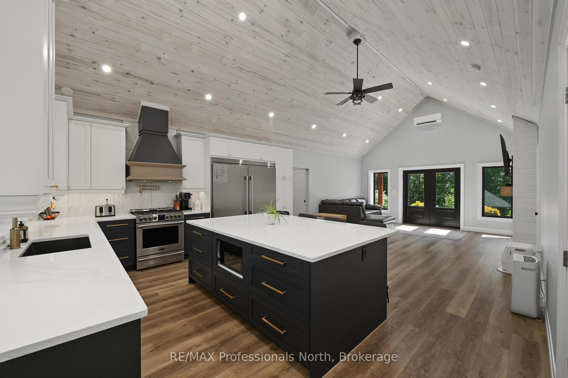 1541 Bobcaygeon Road photo 10