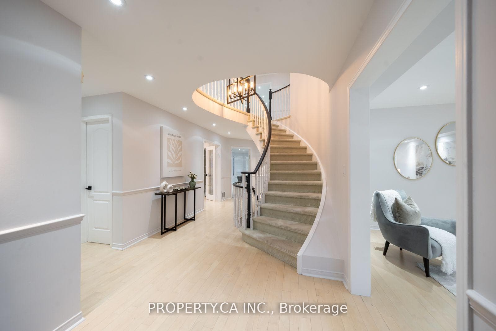 204 Beverley Glen Boulevard photo 2