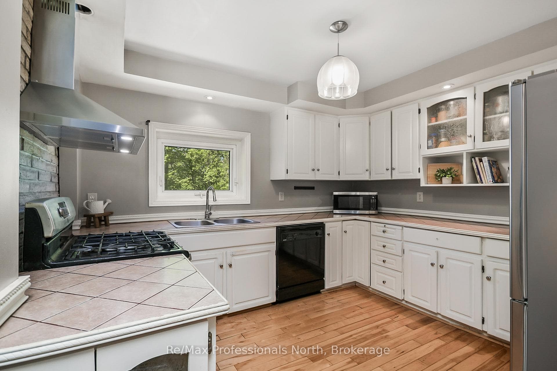 110 FRASER Street photo 12