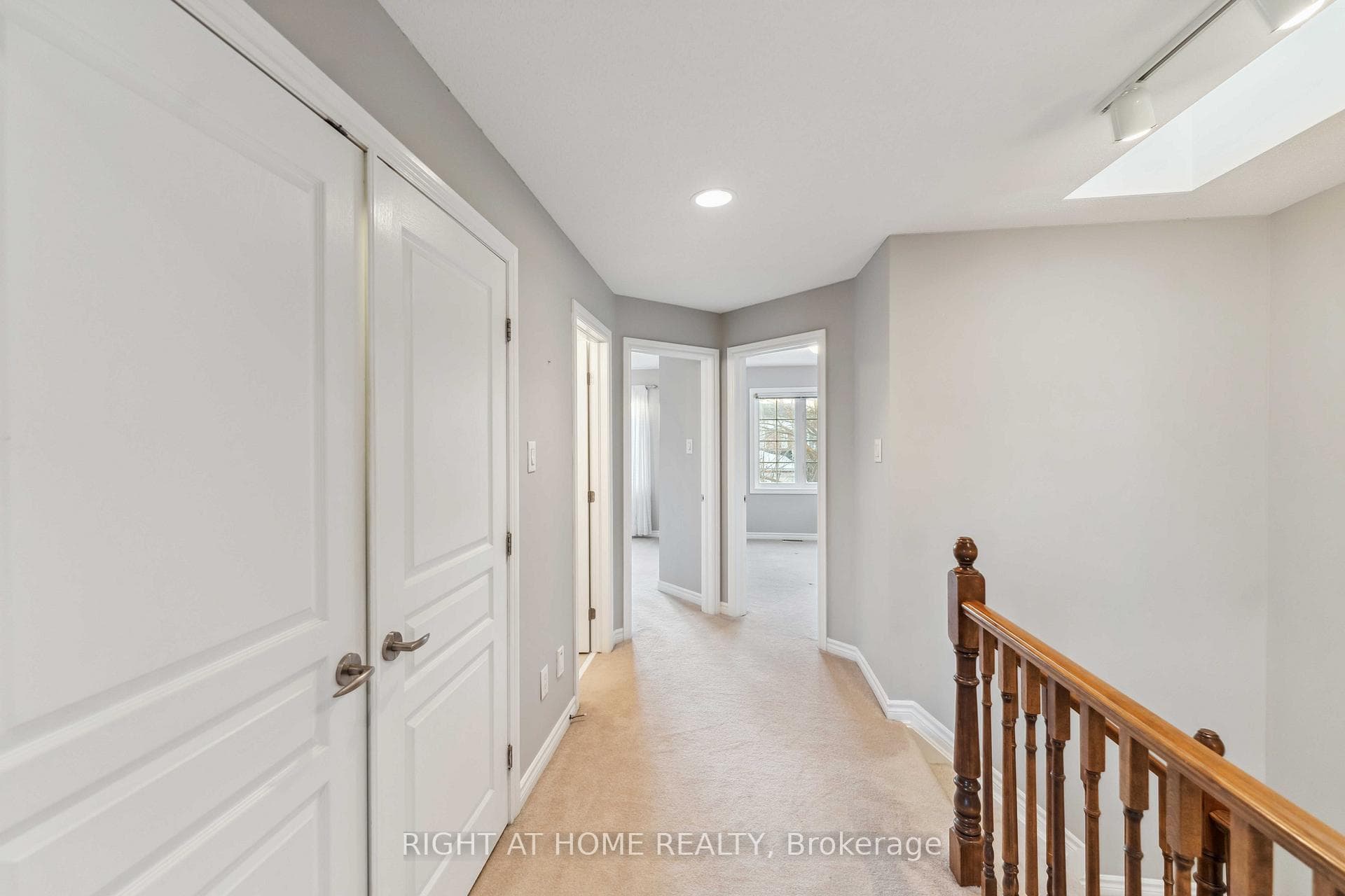 130 Tandalee Crescent photo 11