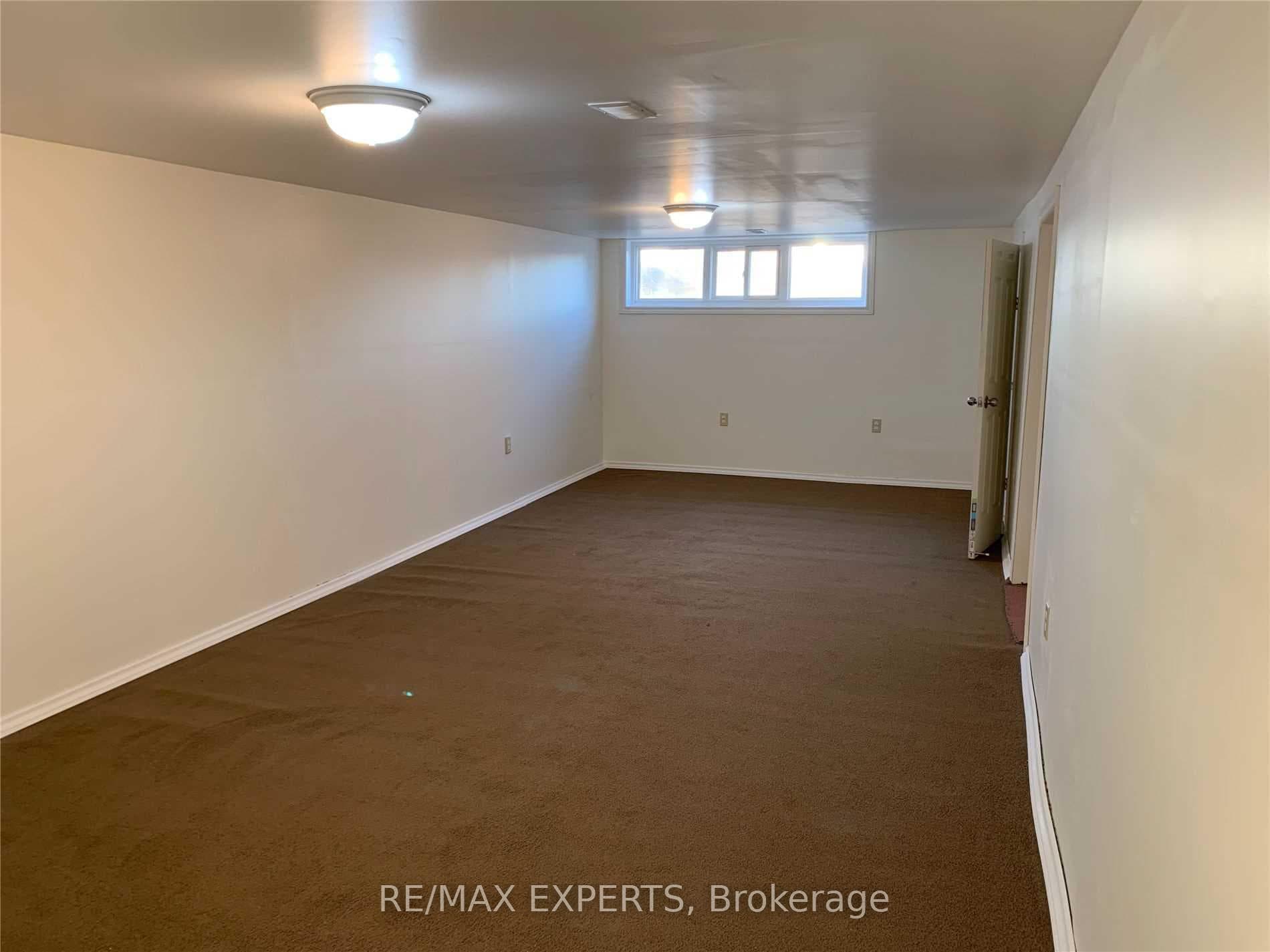 733 Markham Road photo 10