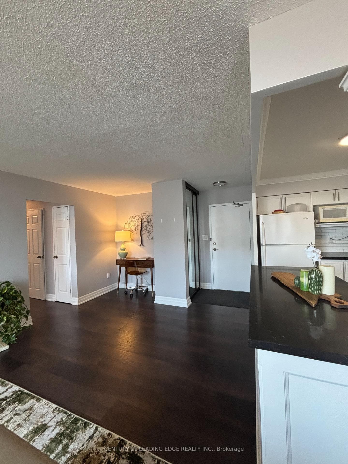 10 Edgecliff Golfway Unit 1704 photo 3