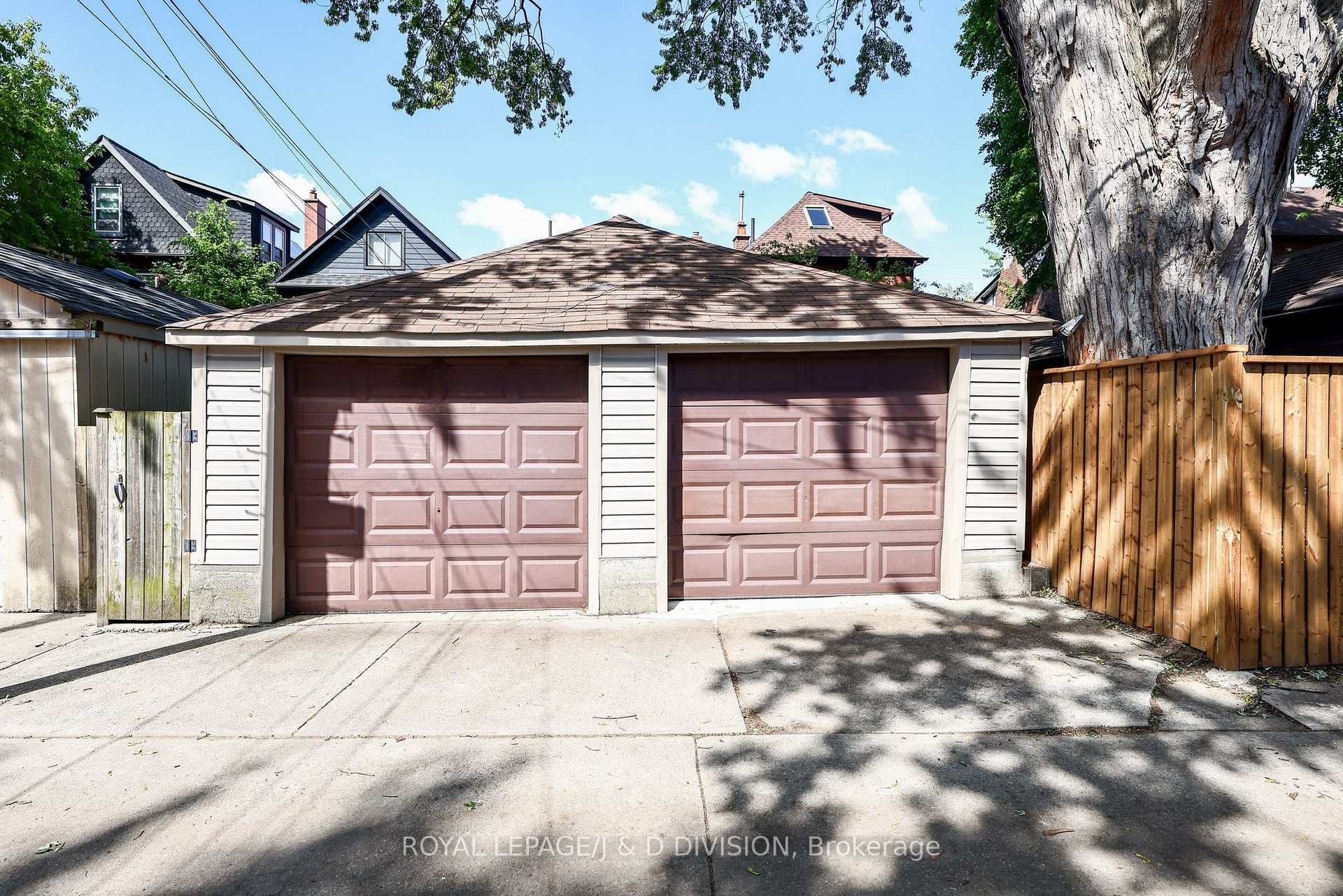553 Runnymede Road photo 33
