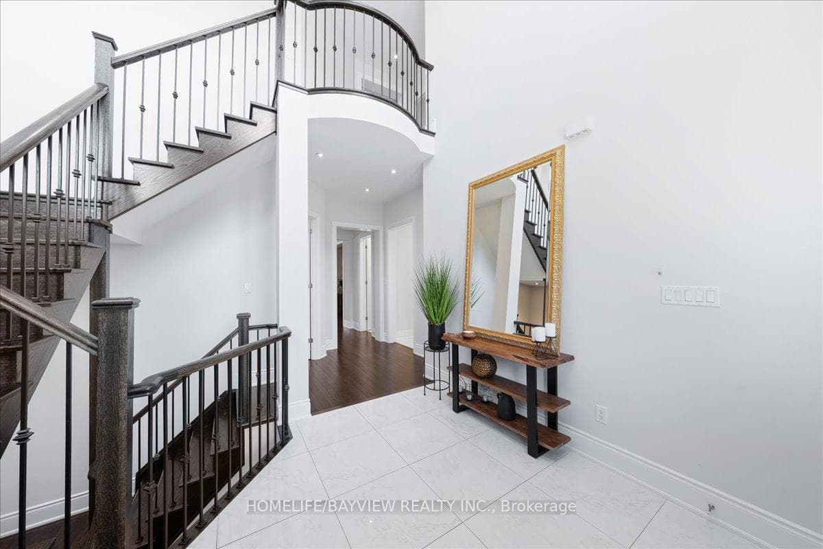 102 Robert Berry Crescent photo 6