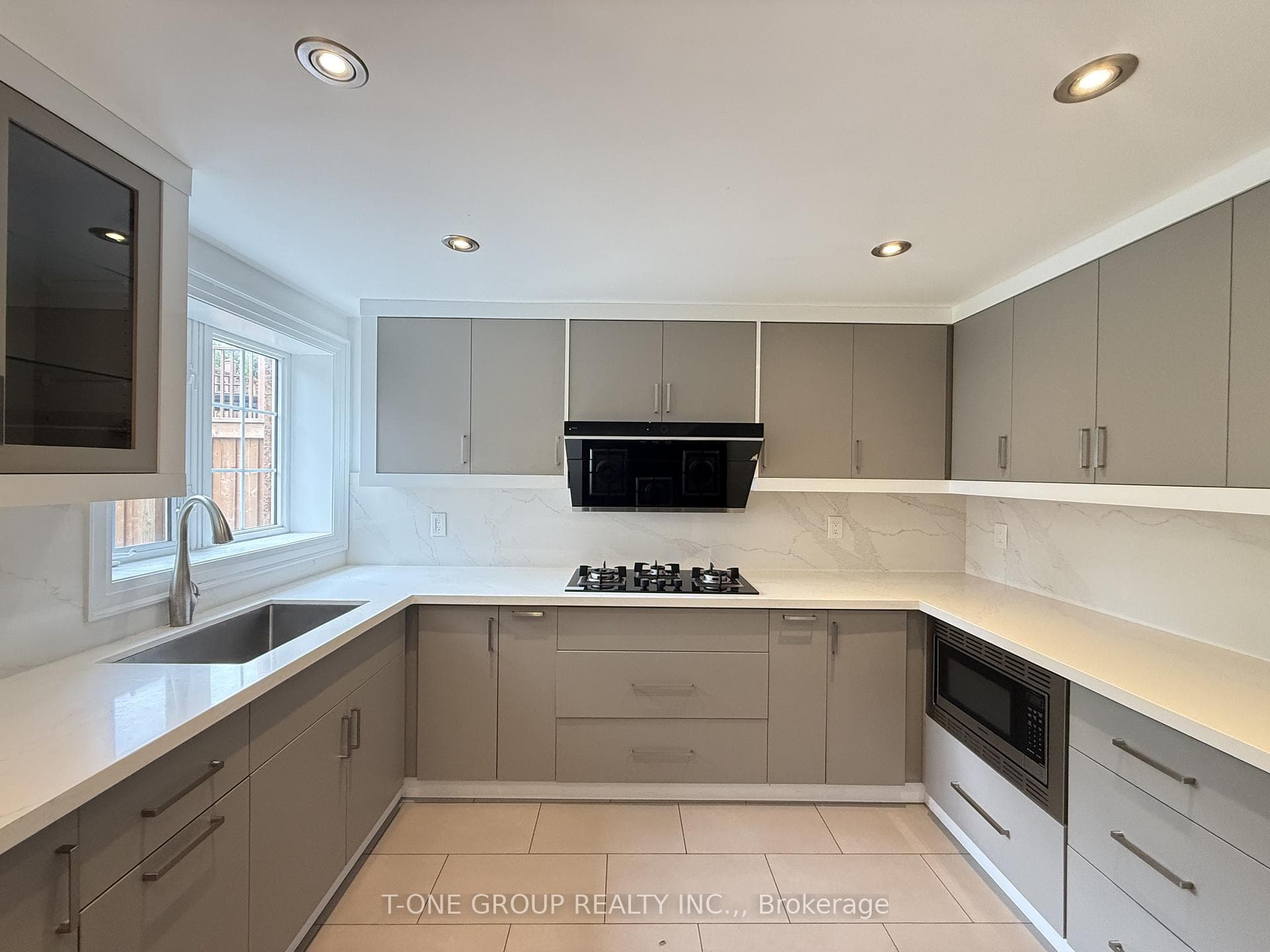 256 Boake Trail photo 2