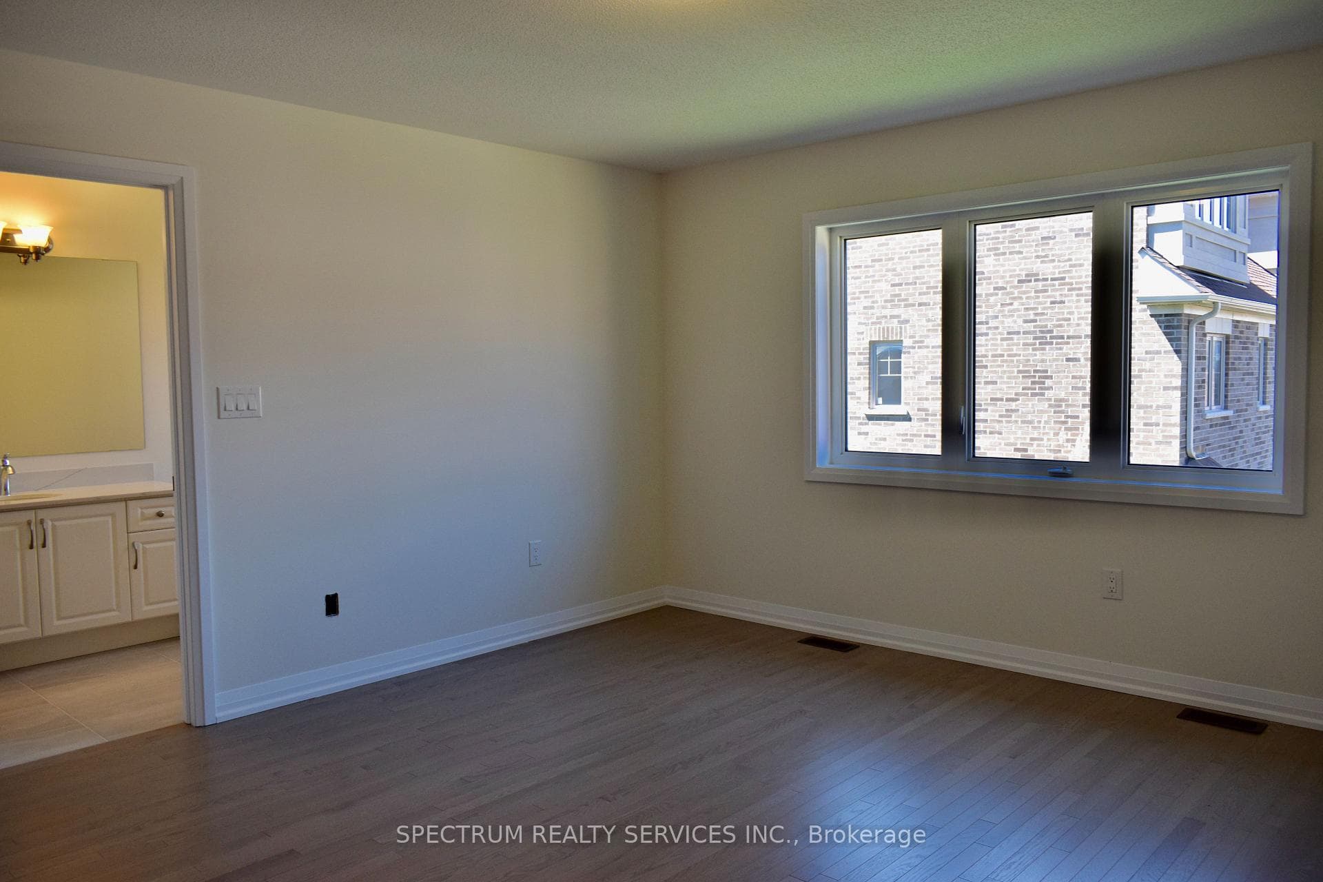 2162 Grainger Loop photo 11