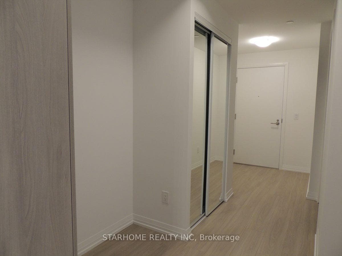 8 Widmer Street Unit 703 photo 10