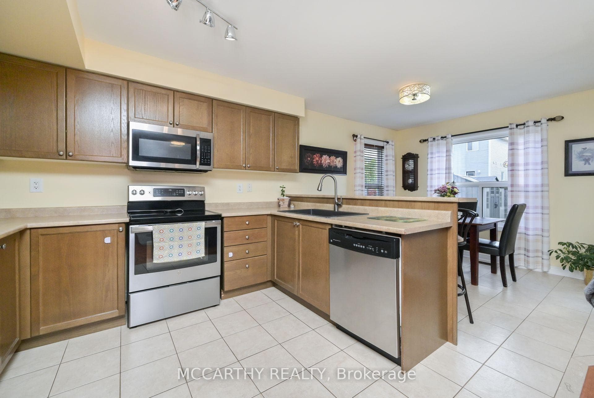 225 Berry Street photo 7