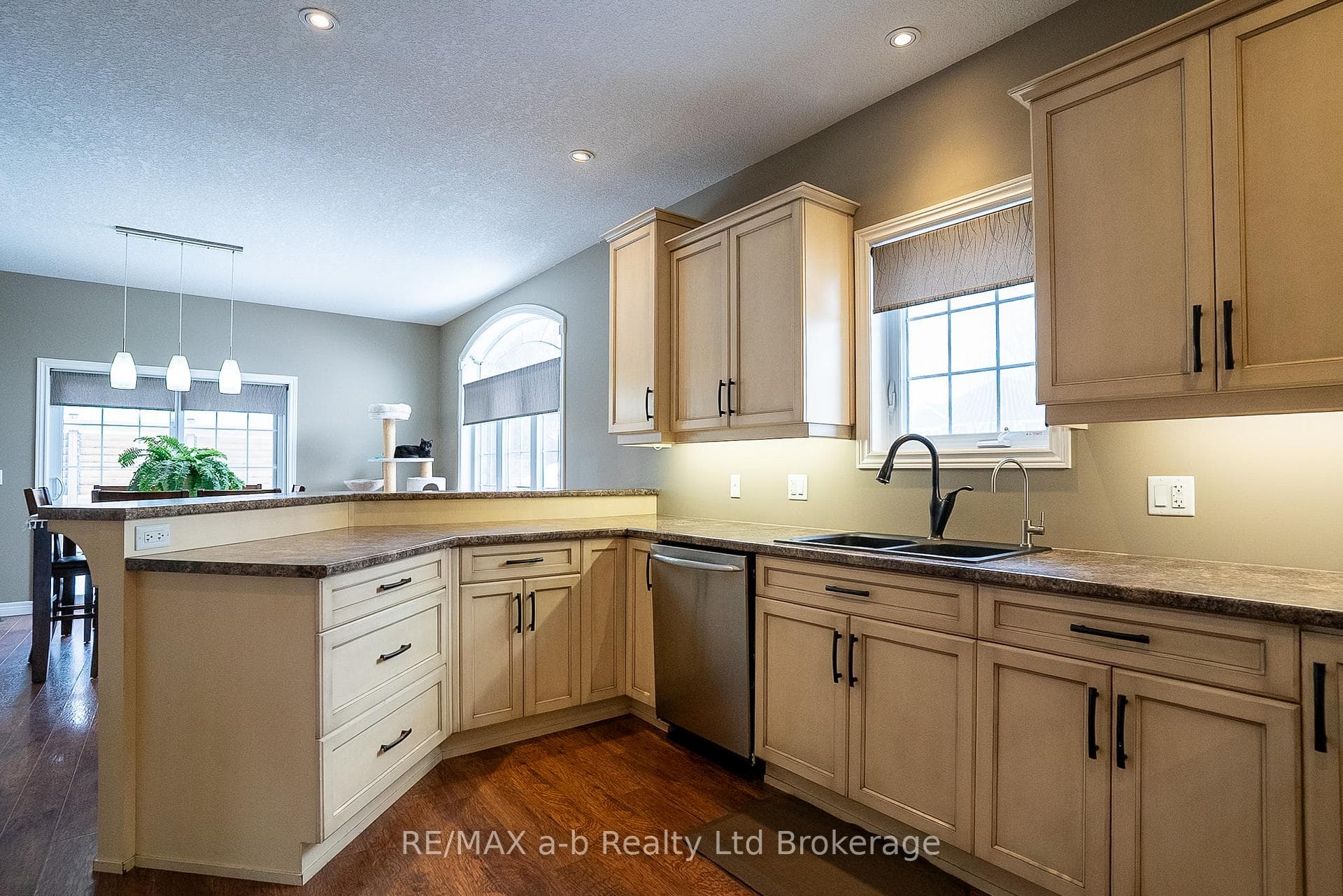 7 IRVING Drive photo 8