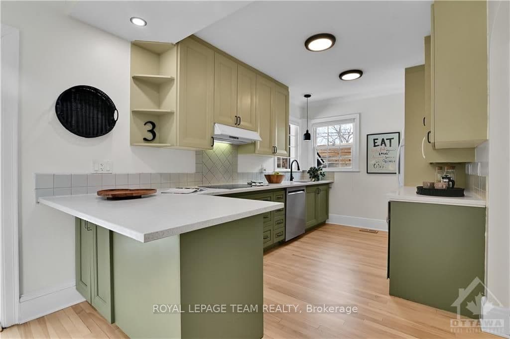 3 FREDERICK Place photo 8