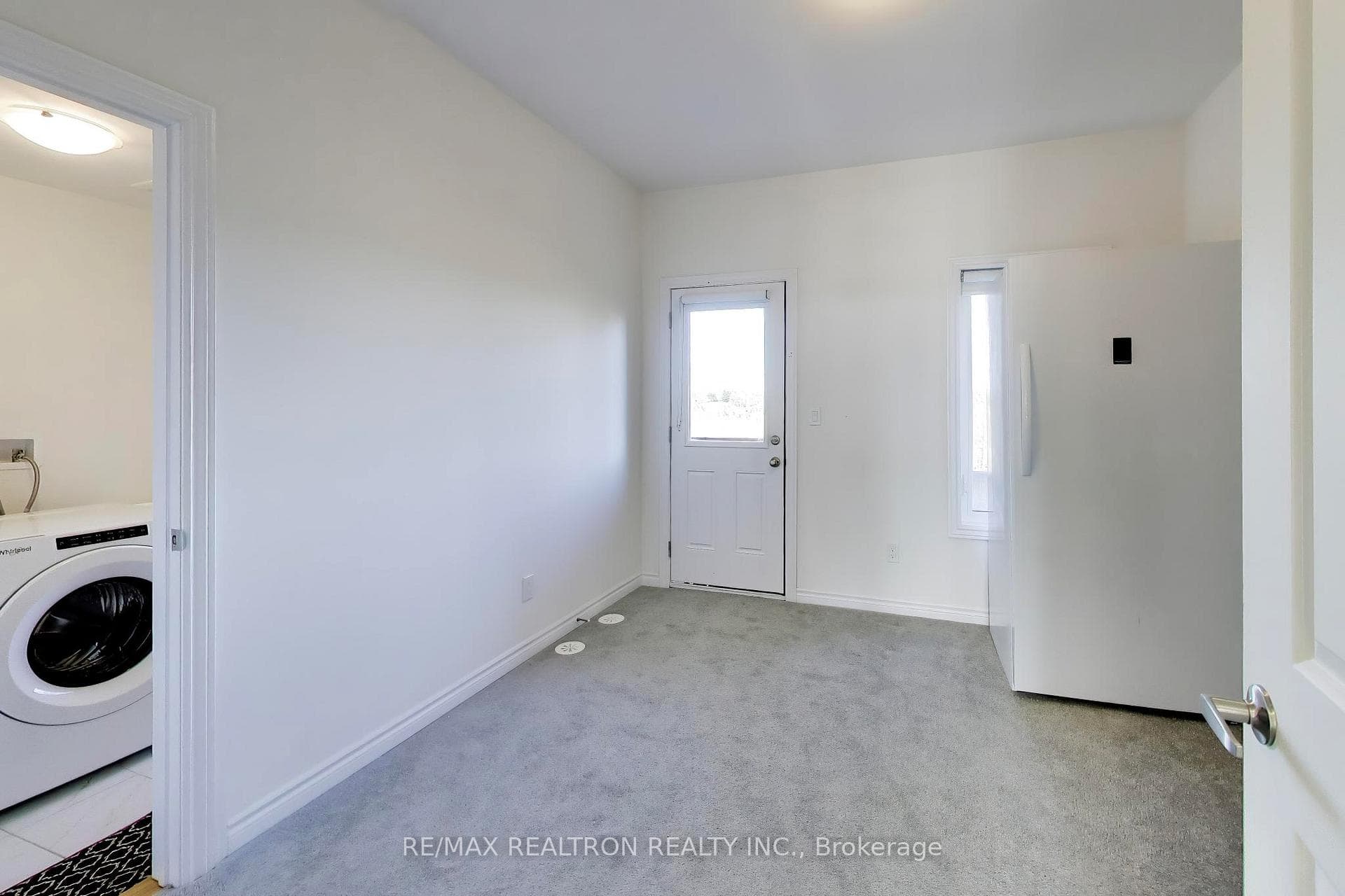 11 Inverary Crescent photo 6
