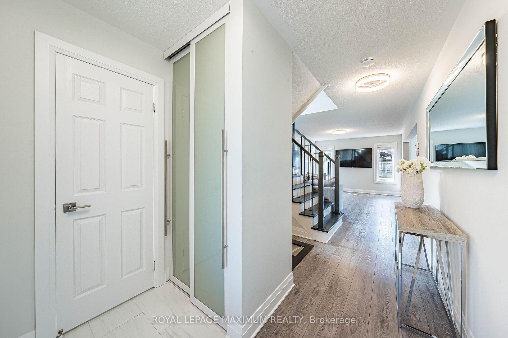 913 Miller Park Avenue photo 5