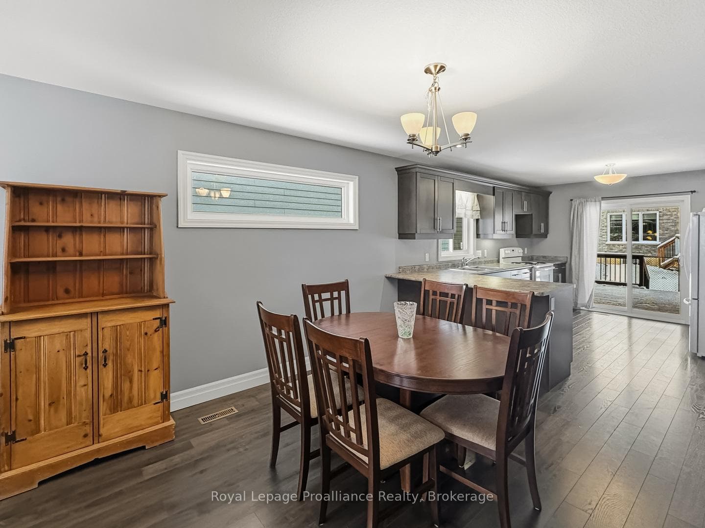 8 Tessa Boulevard photo 11