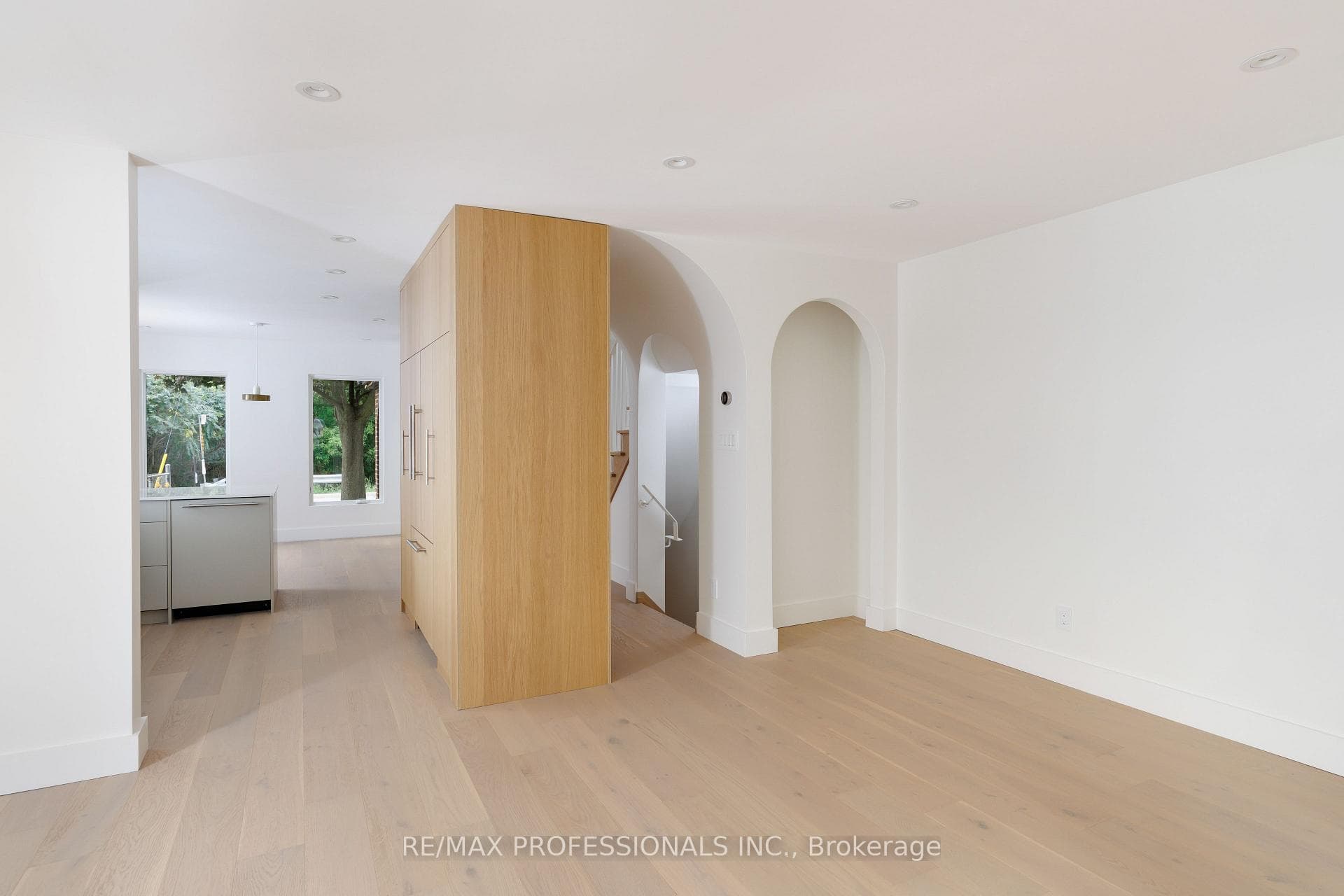 19 Arnold Avenue photo 16