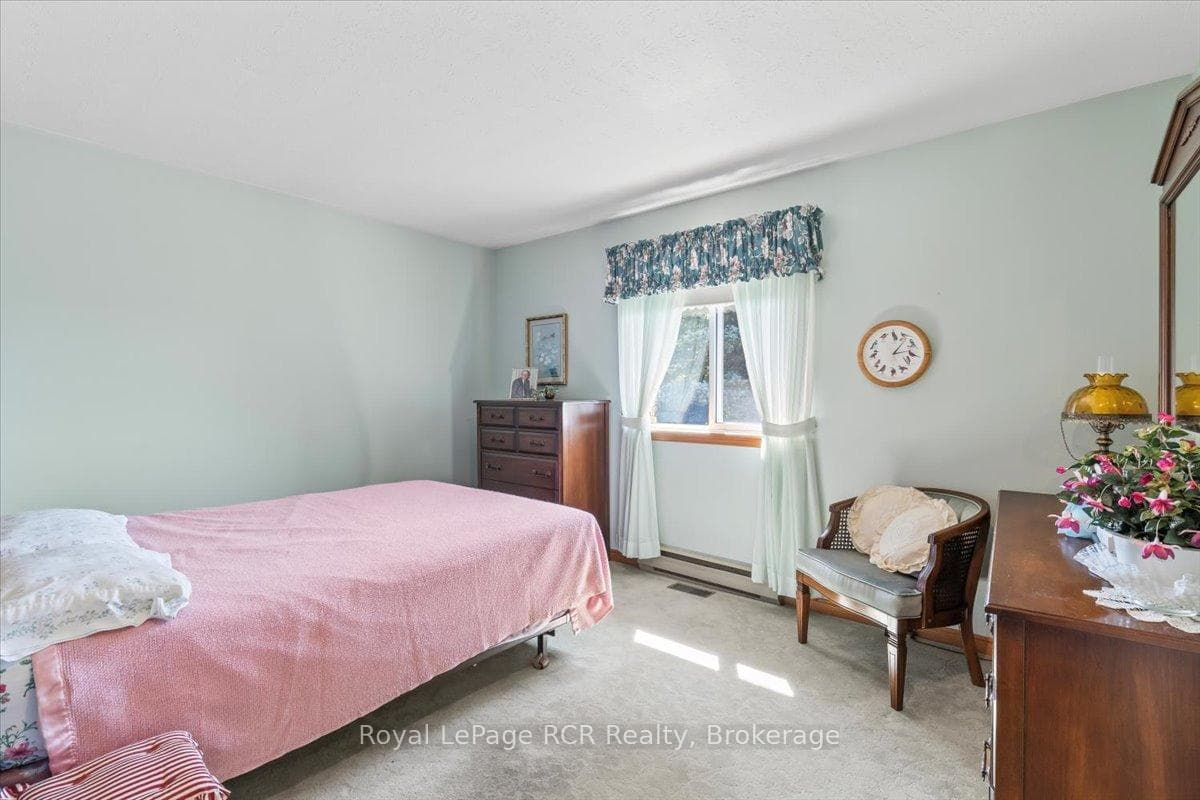 29 2nd Street Crescent photo 13