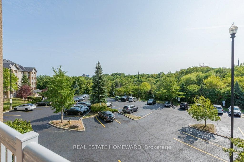 684 Warden Avenue Unit 302 photo 18
