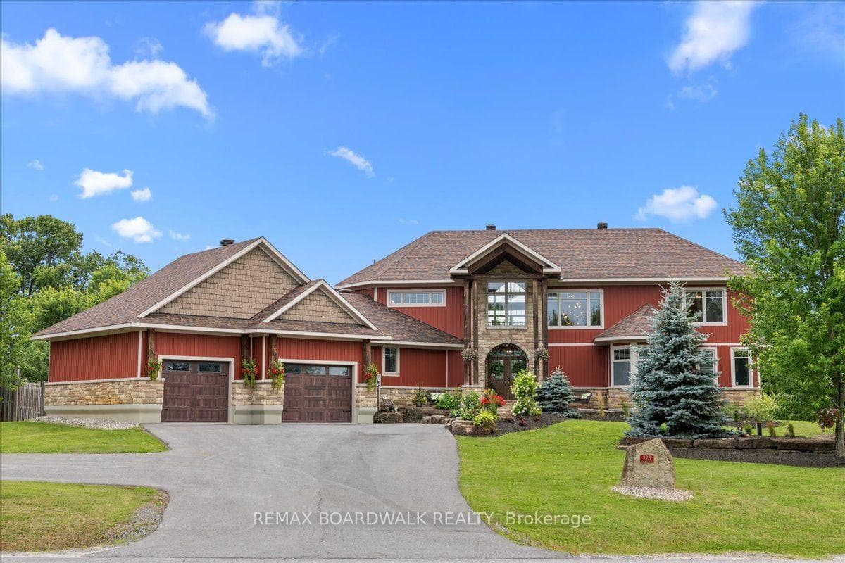 225 HILLCREST Drive photo 1