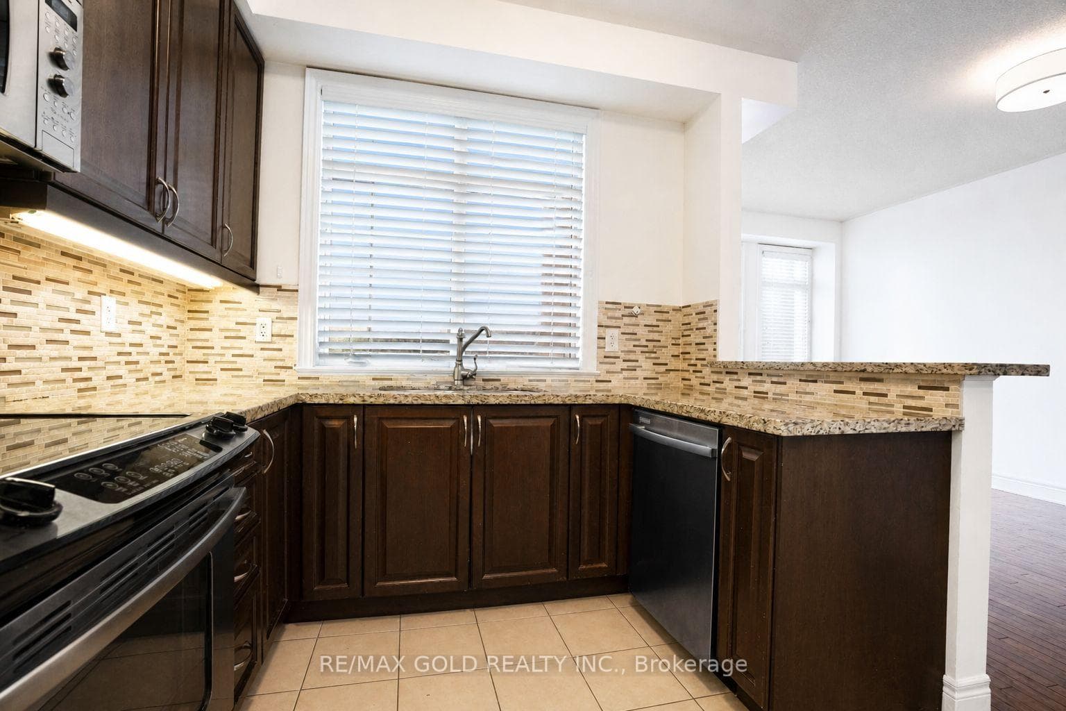 2032 Lakeshore Road photo 15