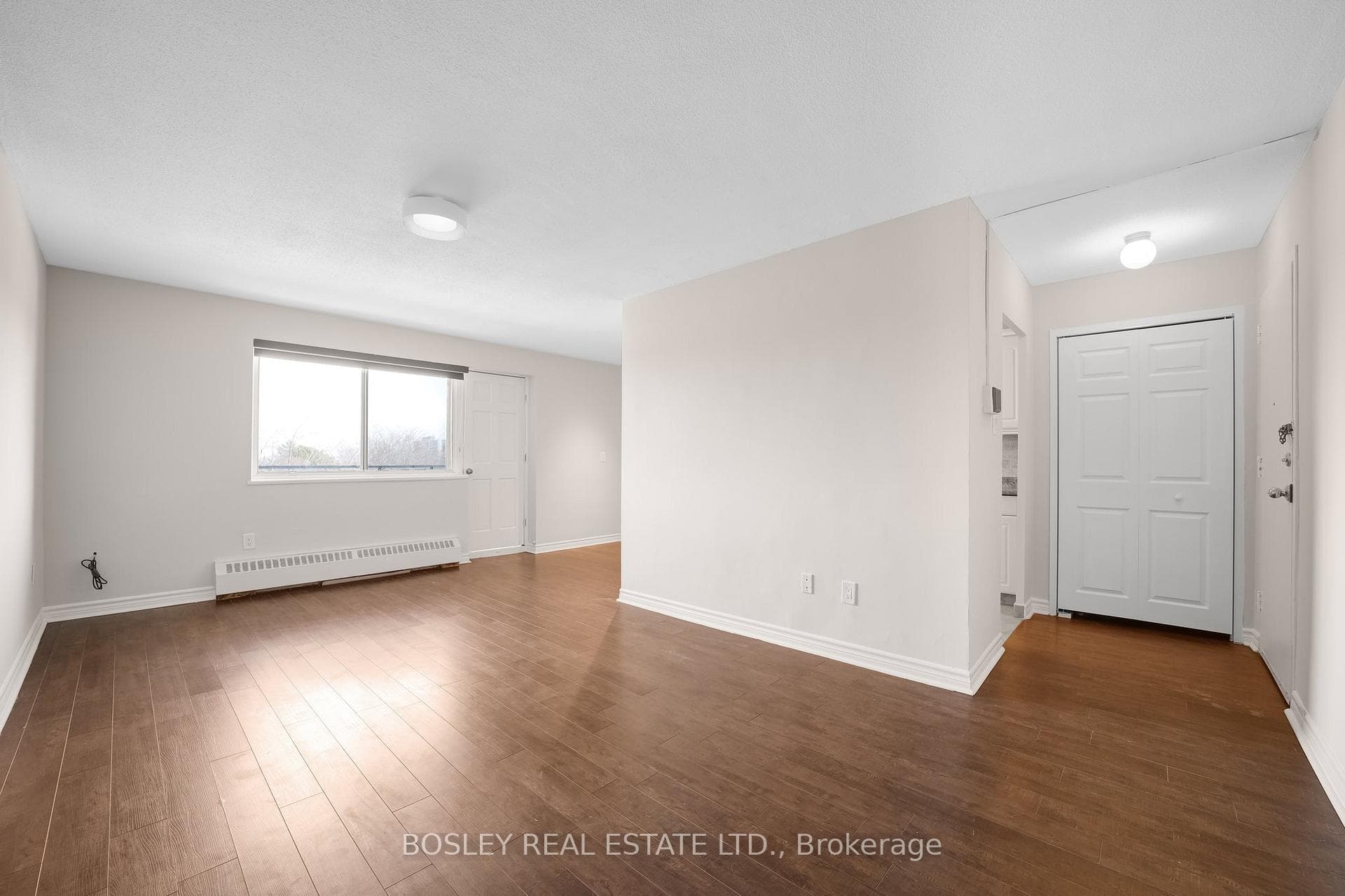 2485 Woking Crescent Unit 404 photo 6