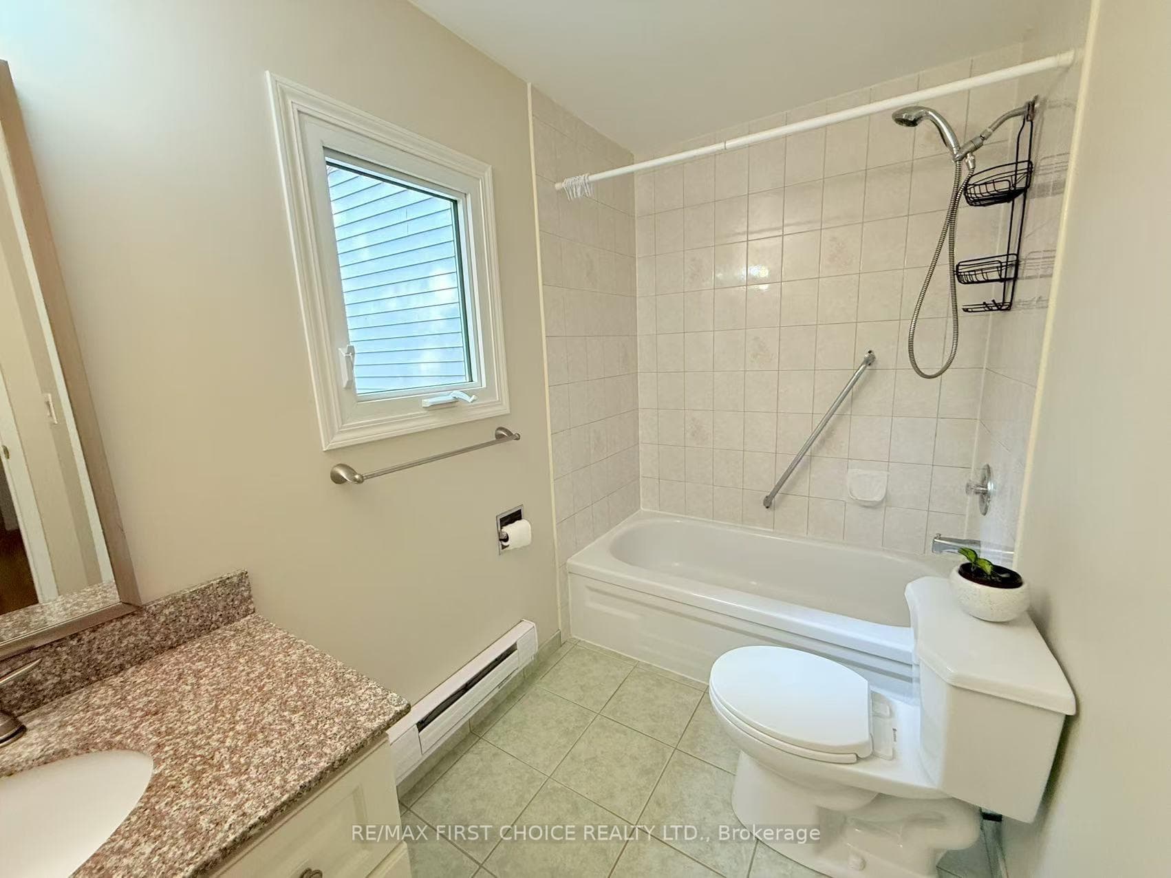 563 Pasteur Road photo 21