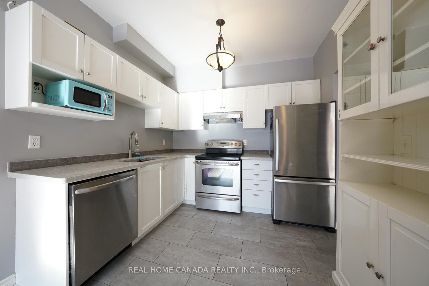 2320 Dalebrook Drive photo 3