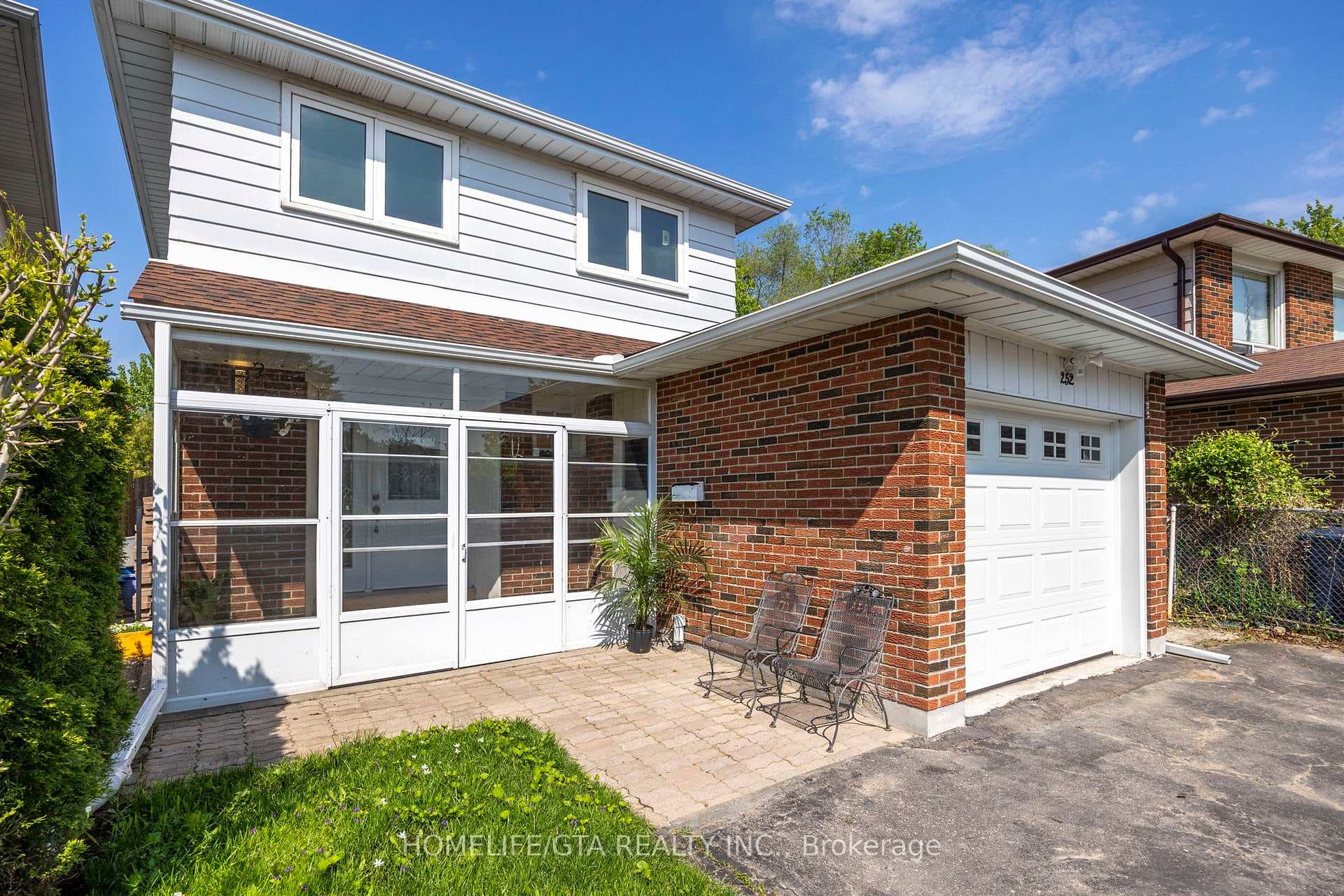 252 Timberbank Boulevard photo 1