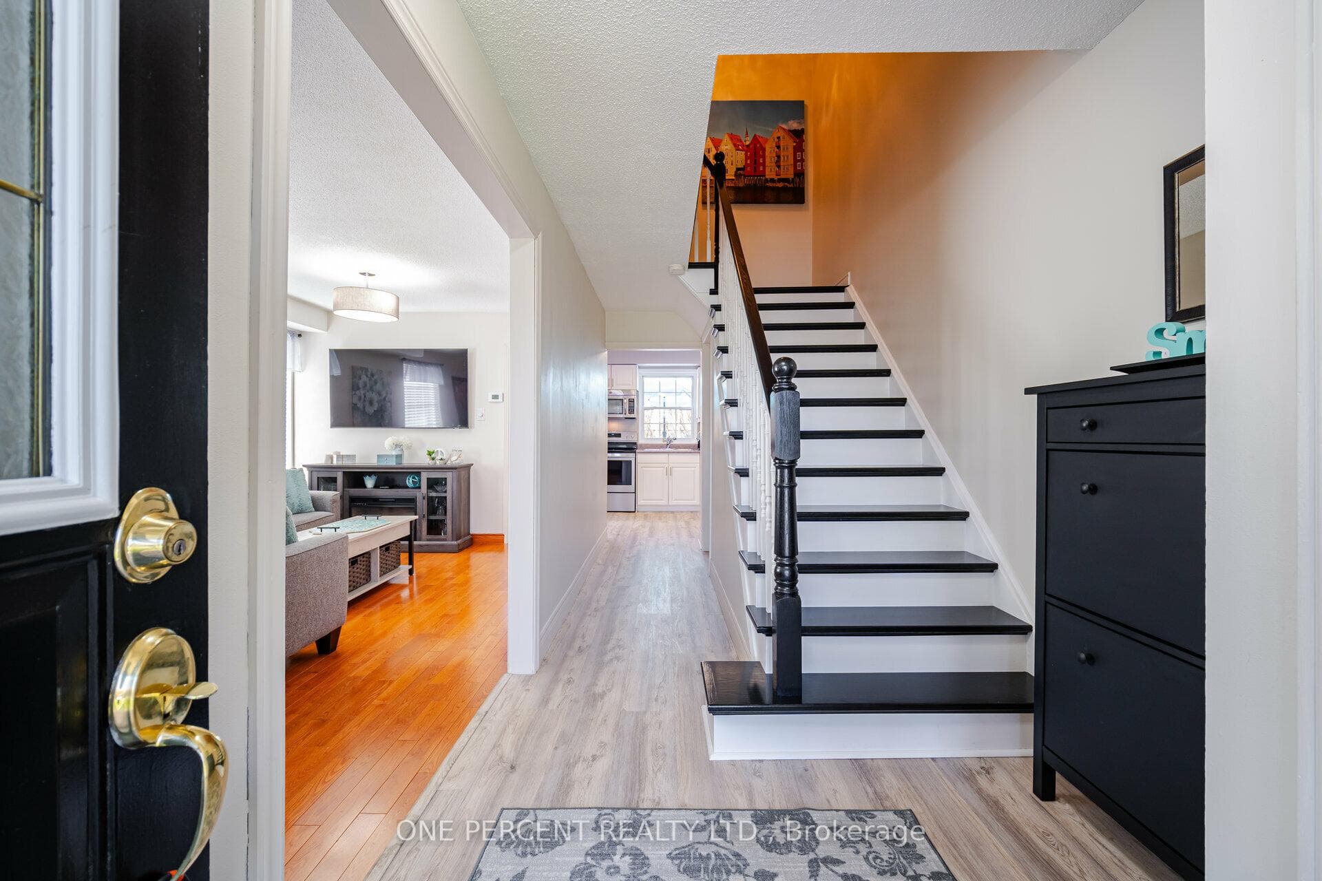 150 Sunforest Drive photo 5