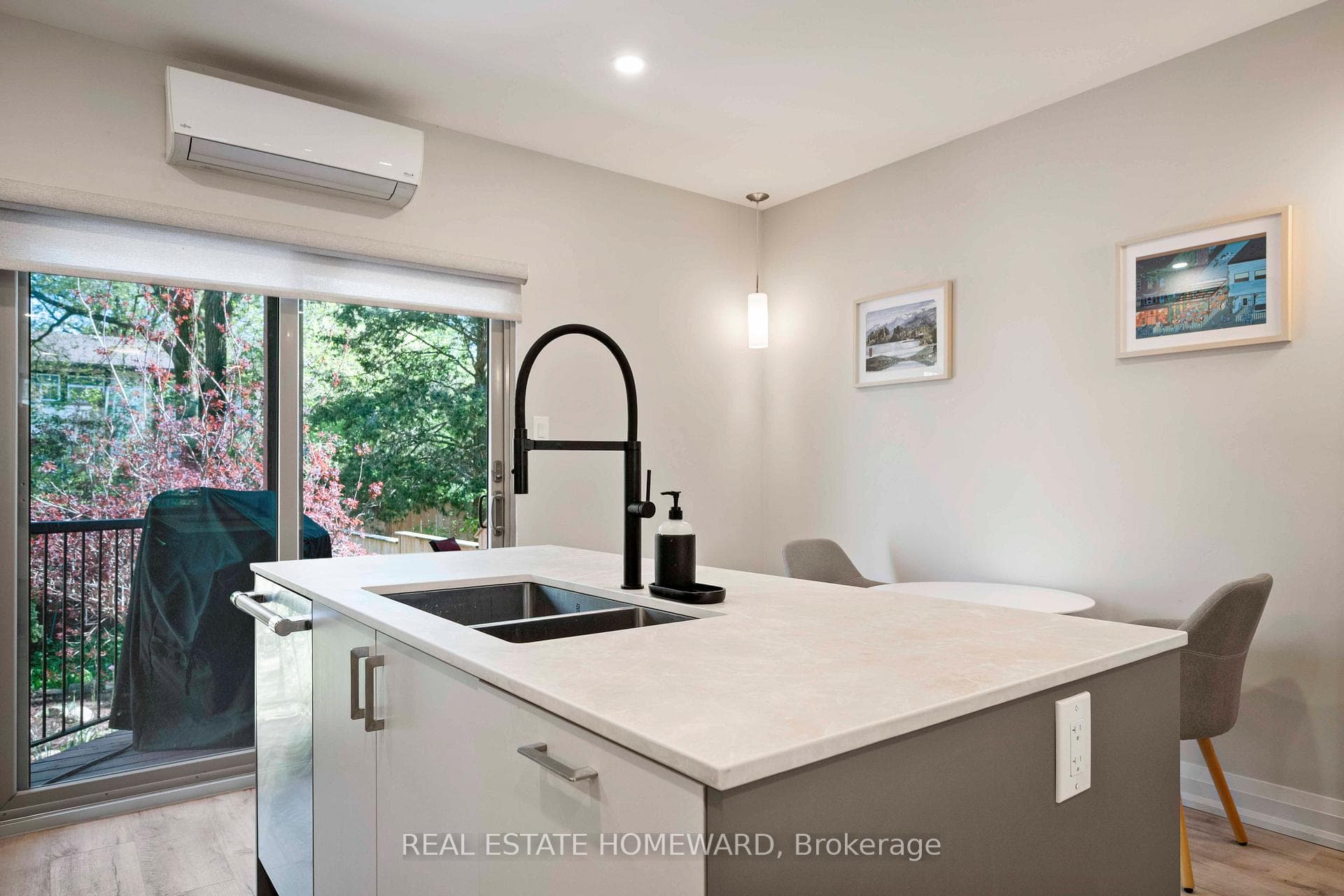 51 Harcourt Avenue photo 33