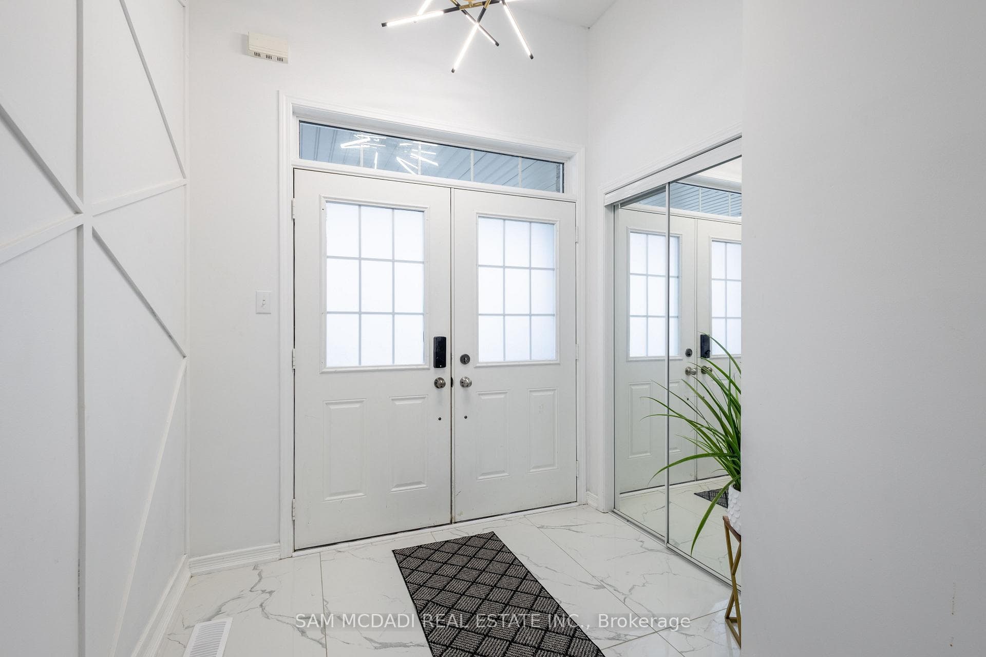 22 Lambert Crescent photo 4