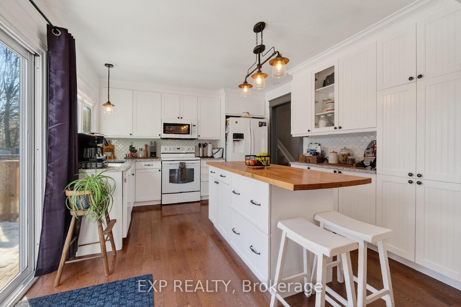 203 Stanley Crescent photo 11