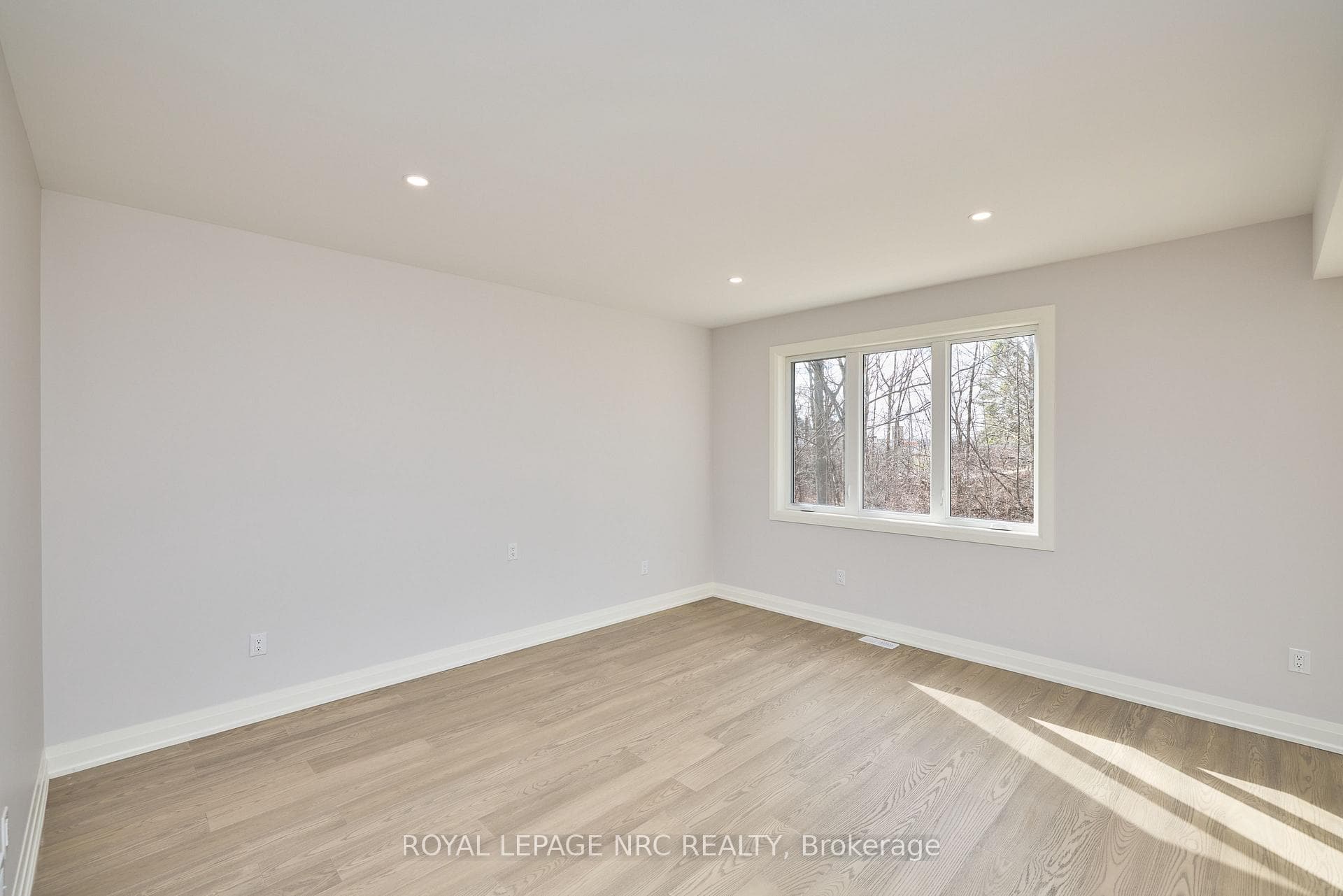196 Hodgkins Avenue photo 5
