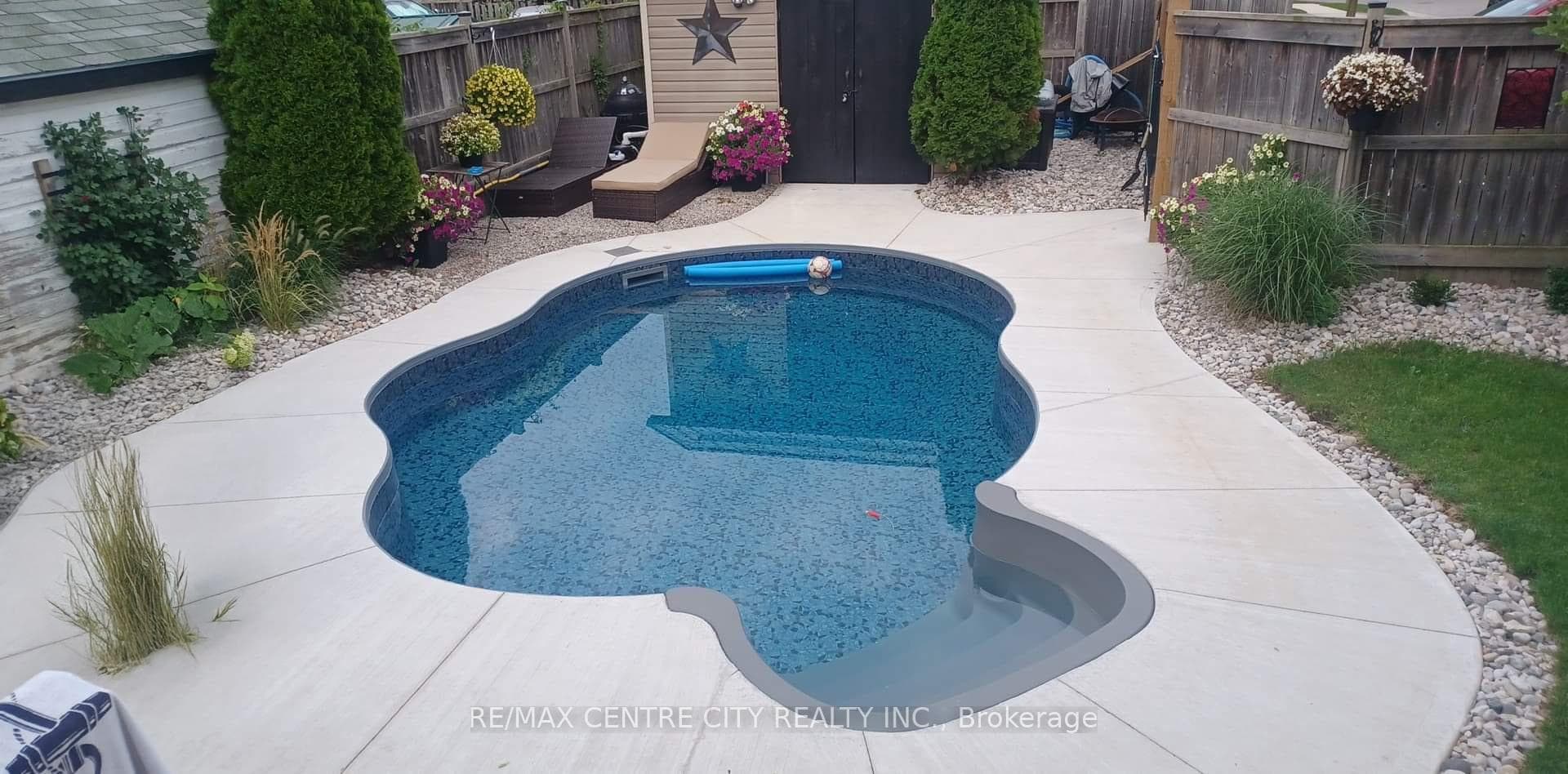 32 Third Avenue photo 28