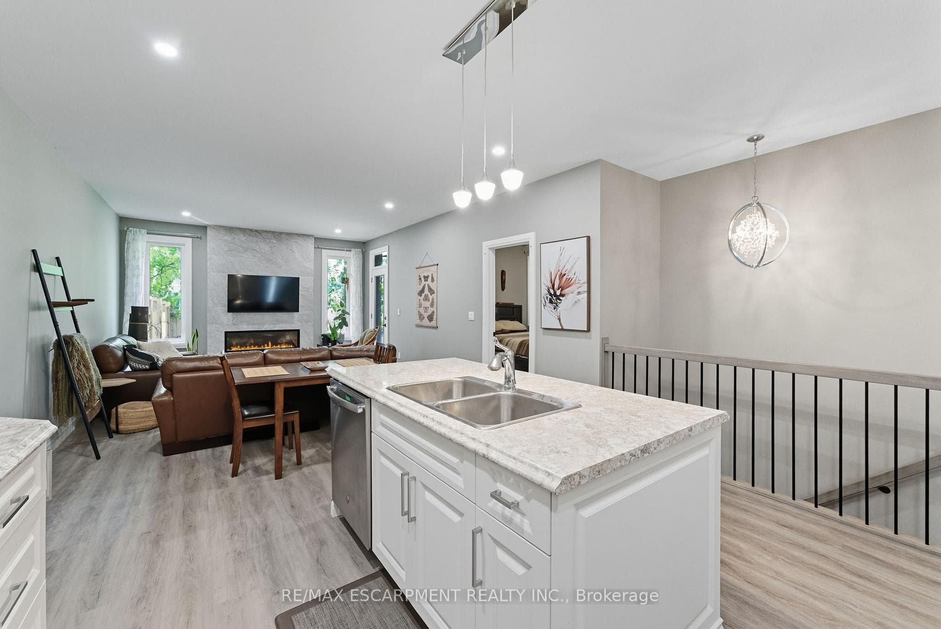1053 Bay Street photo 23