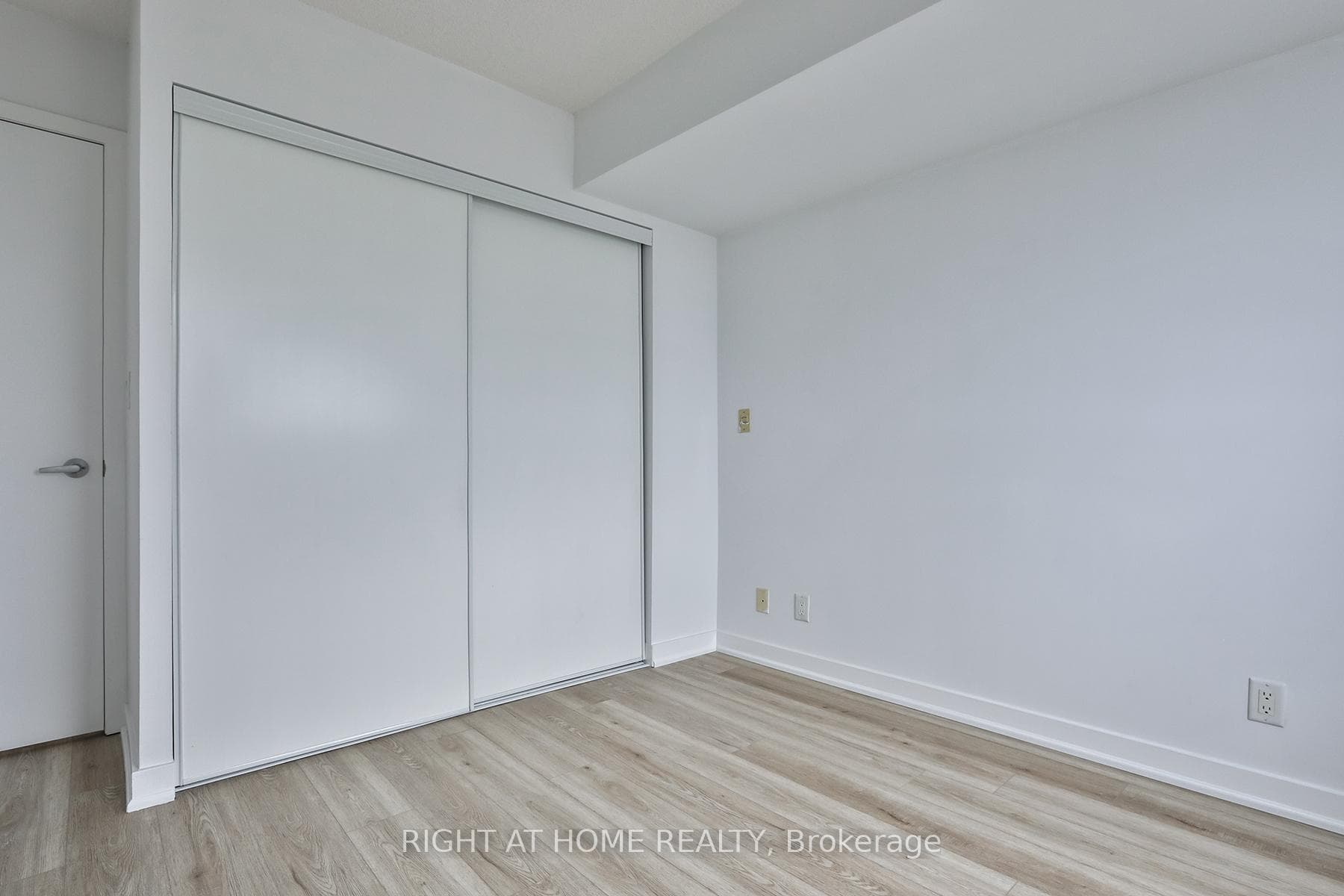 38 Lee Centre Drive Unit 1901 photo 12