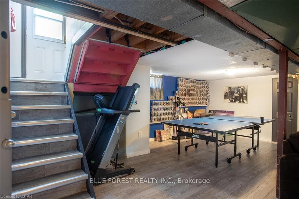 4 THORNE Avenue photo 25